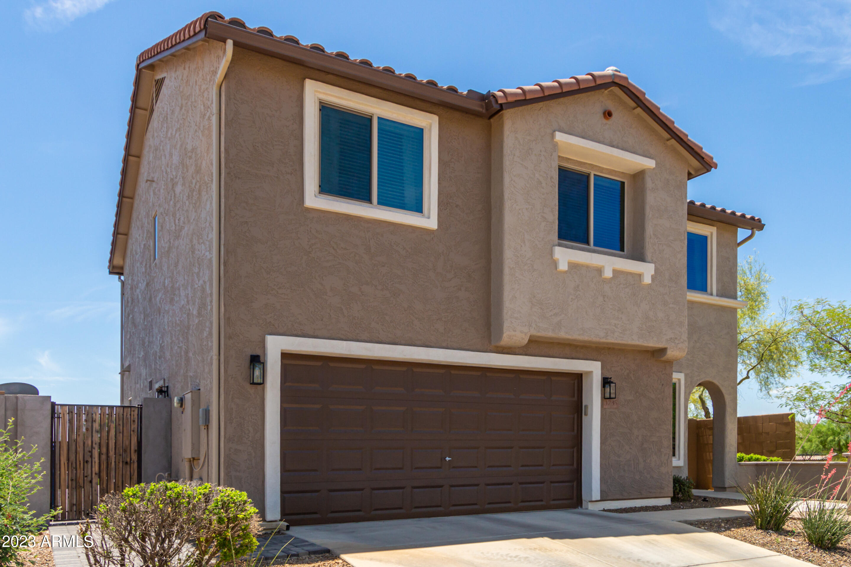 1735 W DESPERADO Way