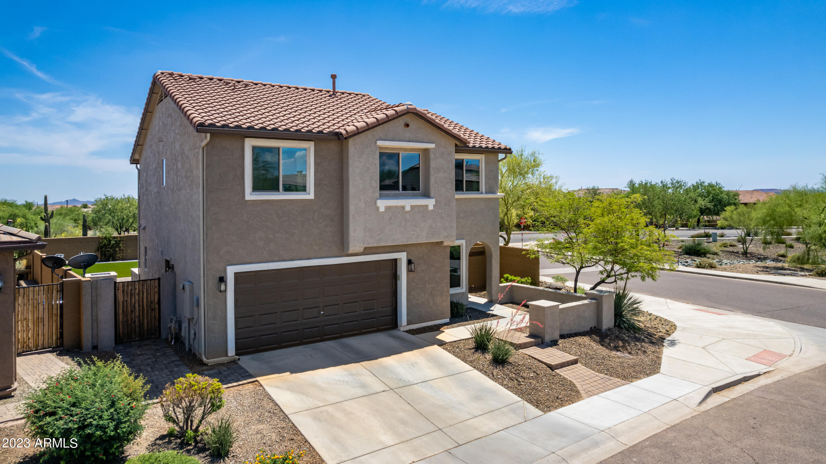1735 W DESPERADO Way