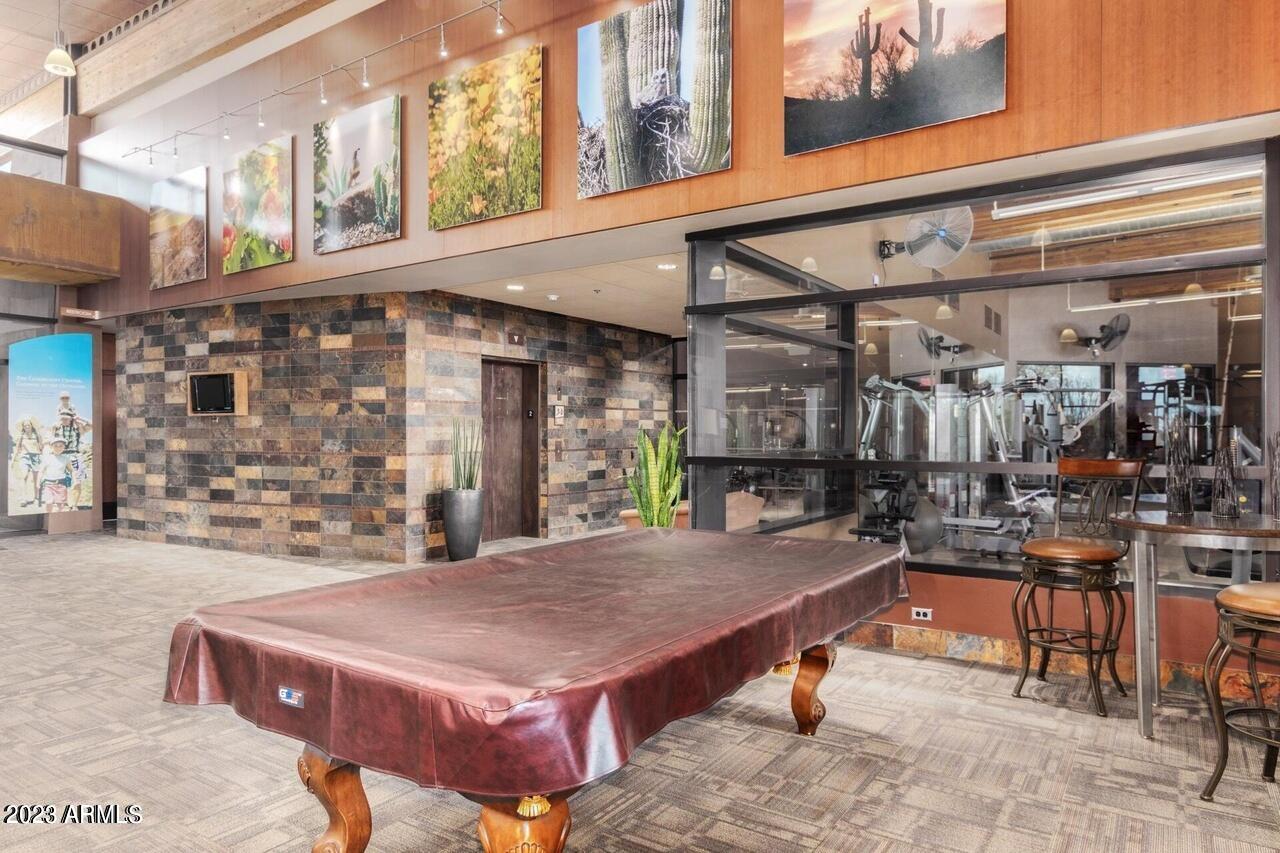 1735 W DESPERADO Way