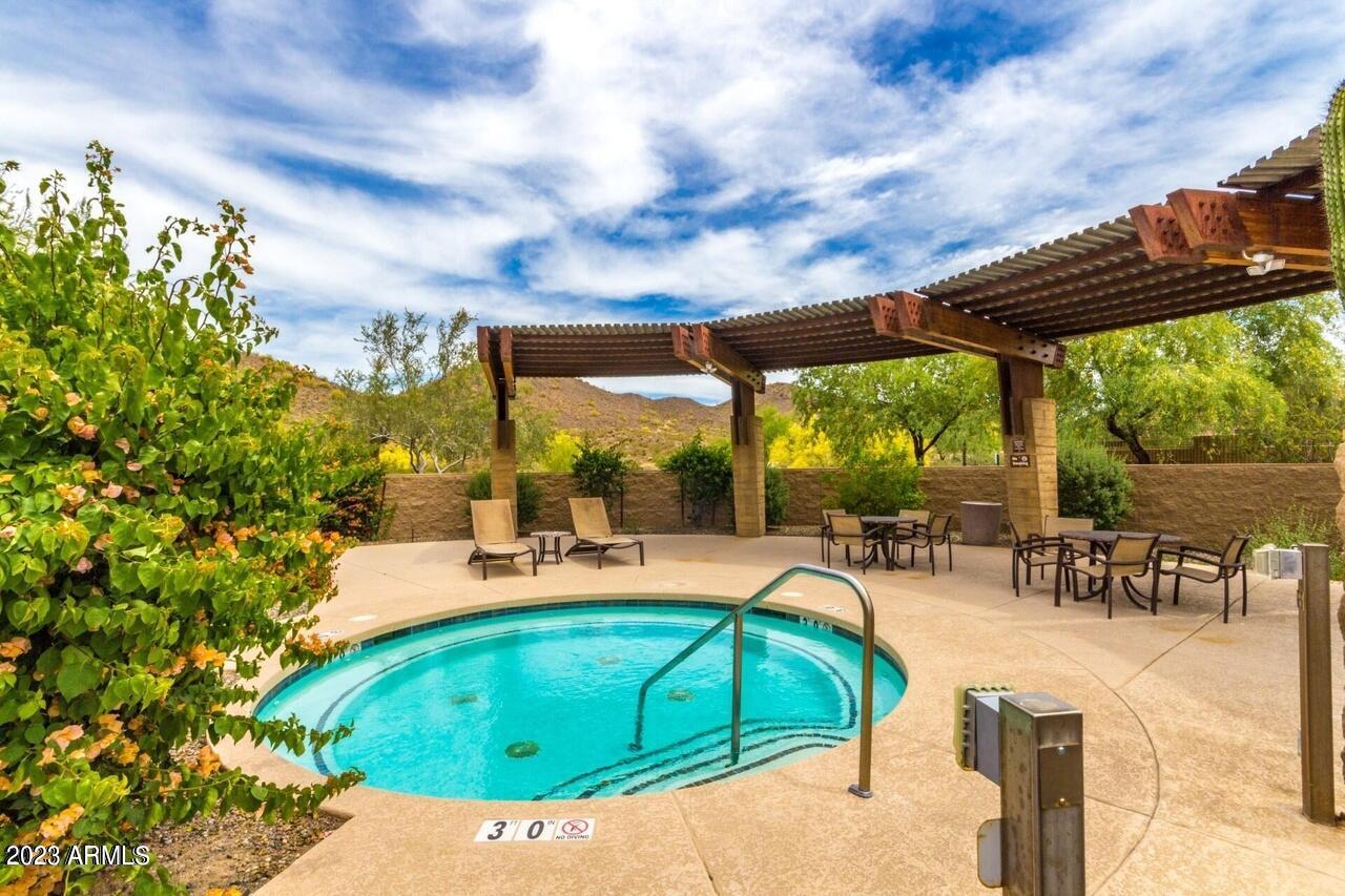 1735 W DESPERADO Way