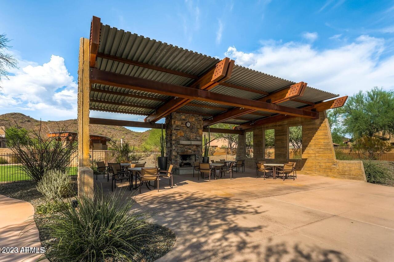 1735 W DESPERADO Way
