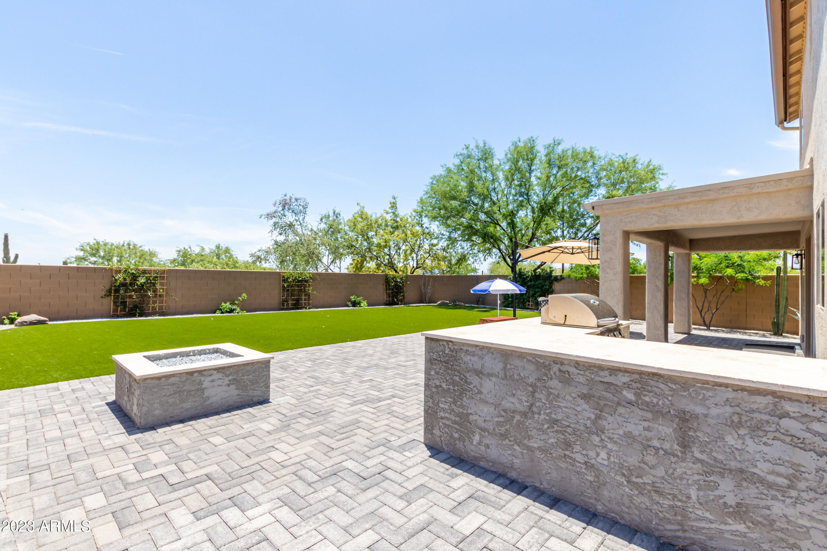 1735 W DESPERADO Way