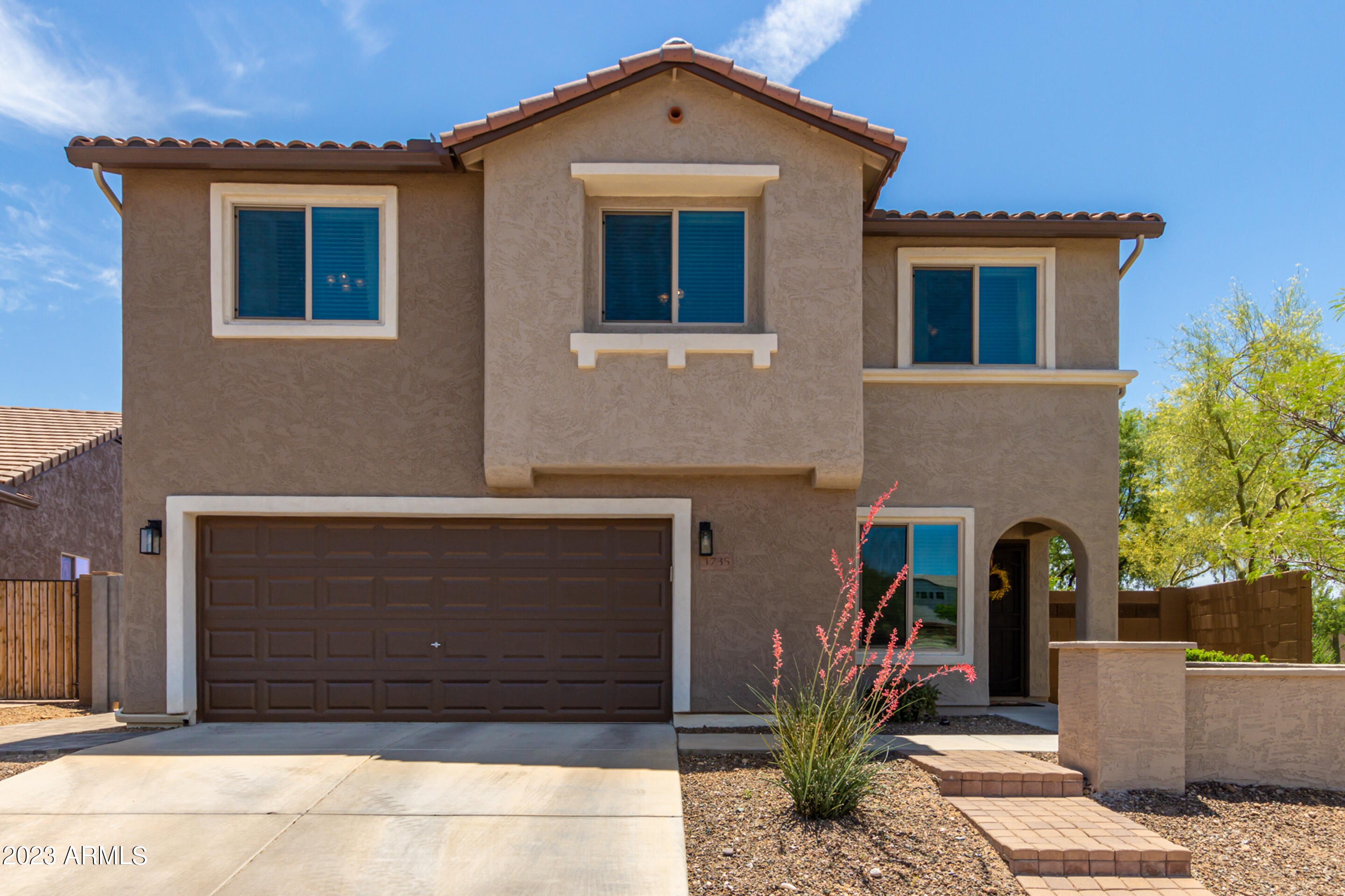 1735 W DESPERADO Way