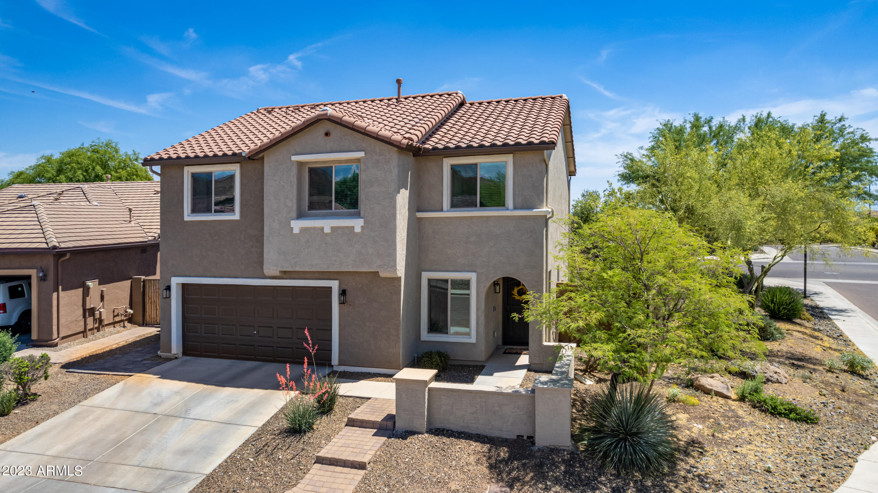 1735 W DESPERADO Way