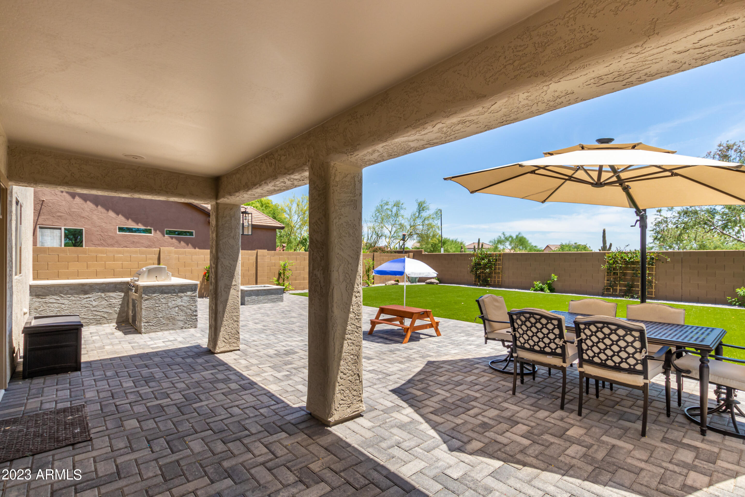 1735 W DESPERADO Way