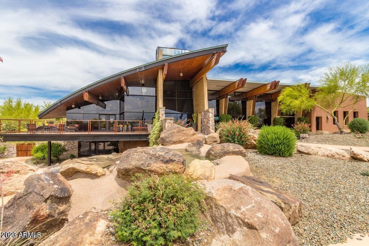 1735 W DESPERADO Way