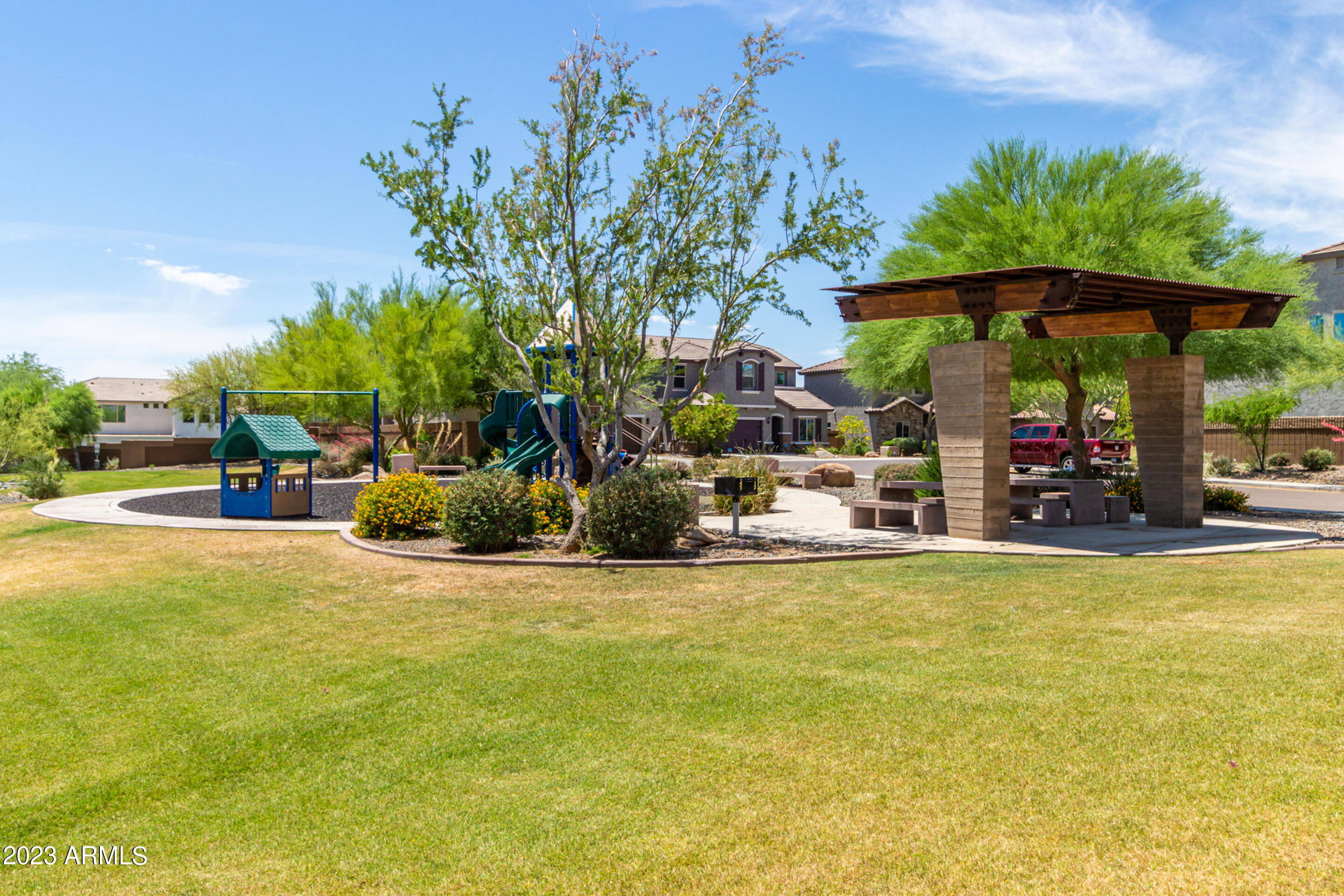 1735 W DESPERADO Way