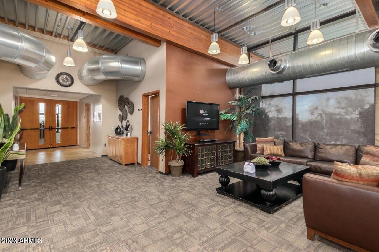 1735 W DESPERADO Way