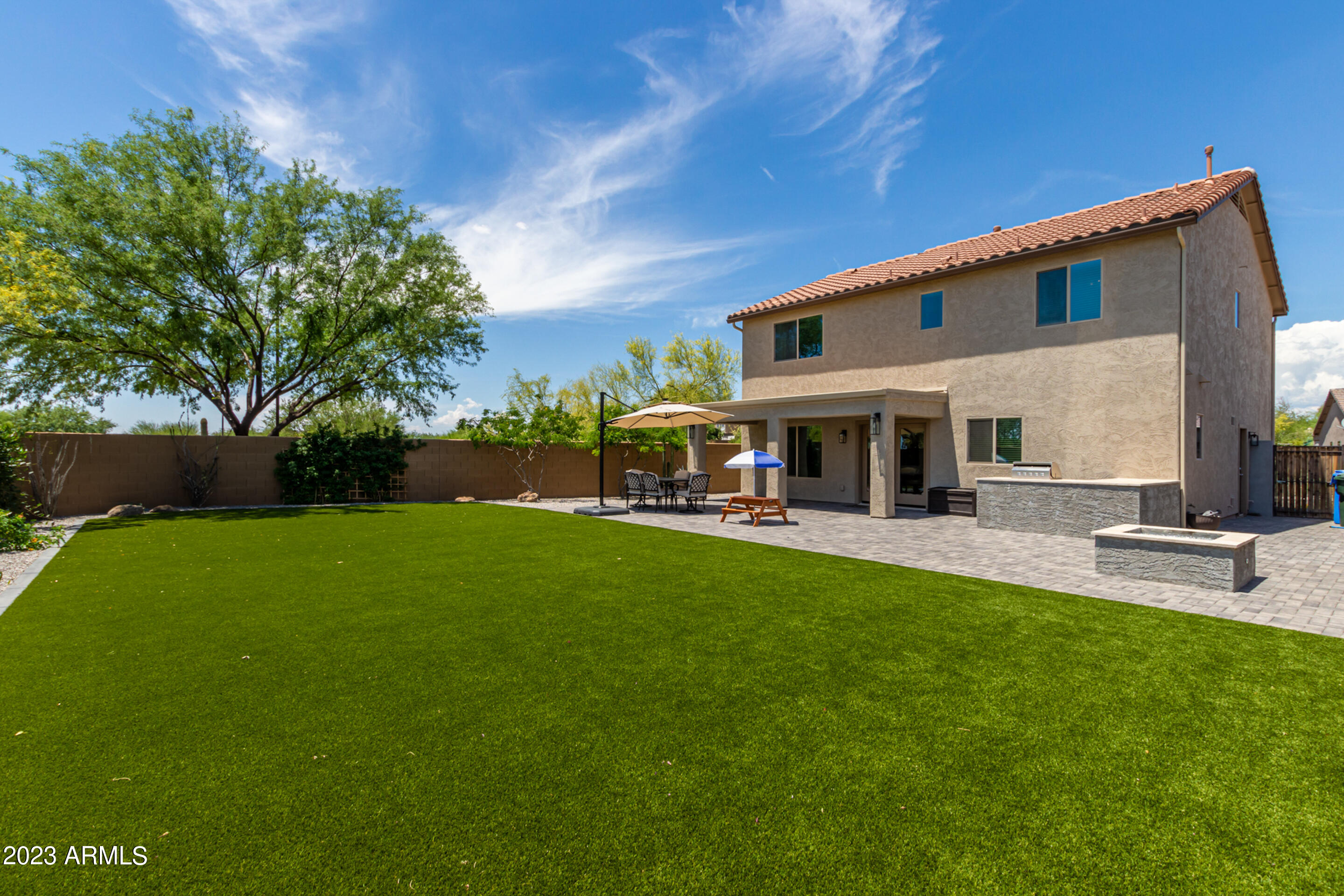 1735 W DESPERADO Way
