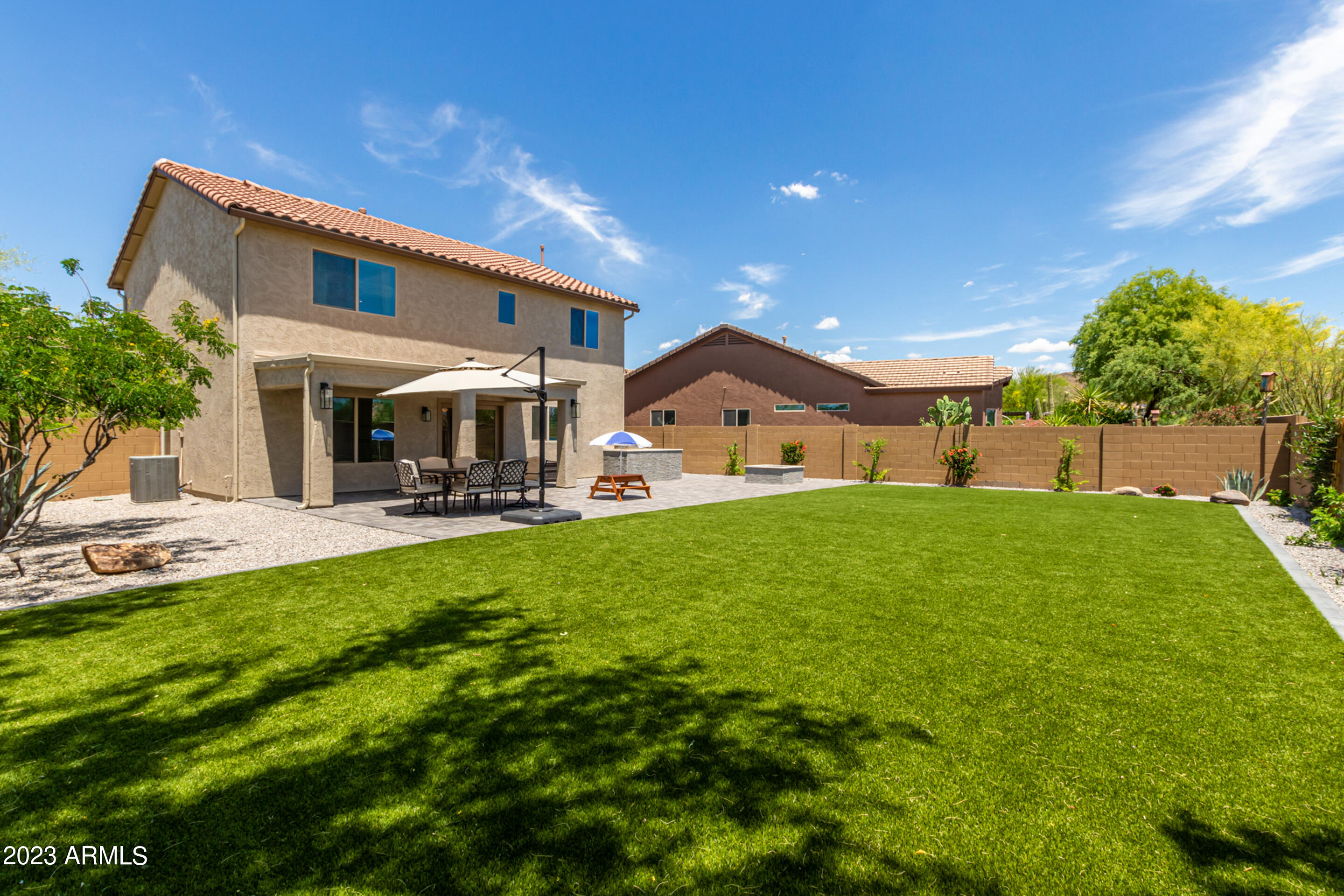 1735 W DESPERADO Way