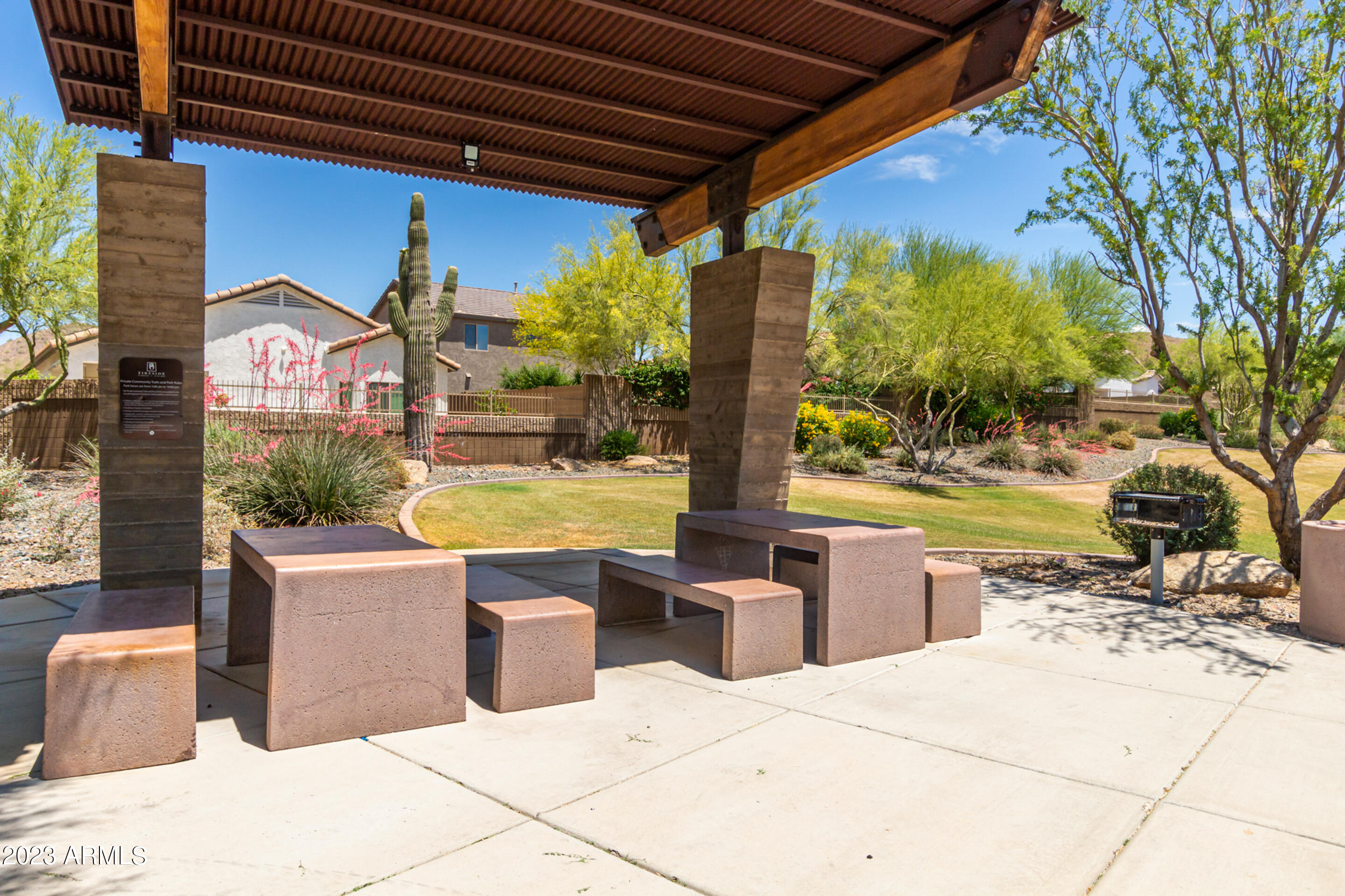 1735 W DESPERADO Way