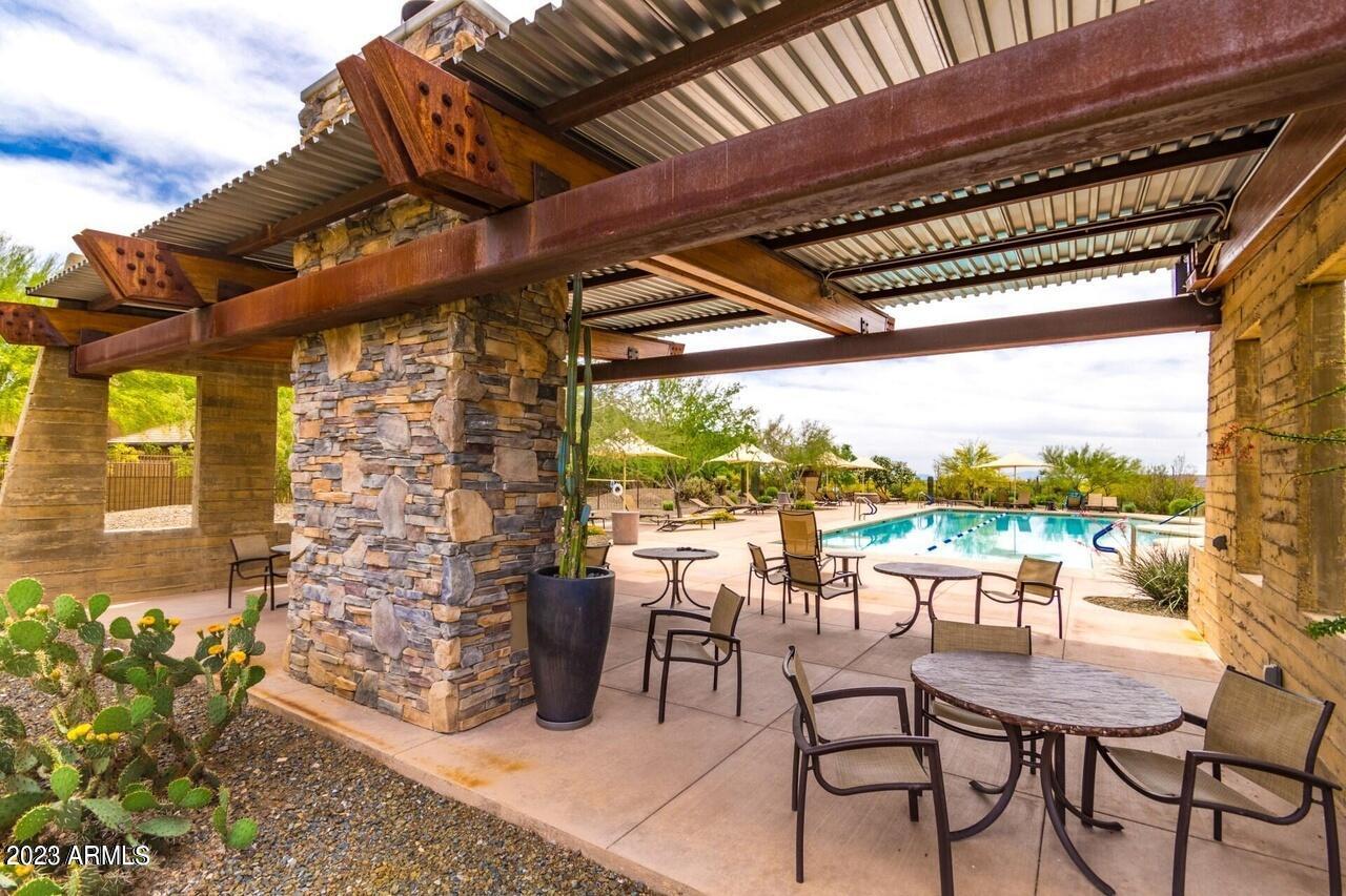 1735 W DESPERADO Way