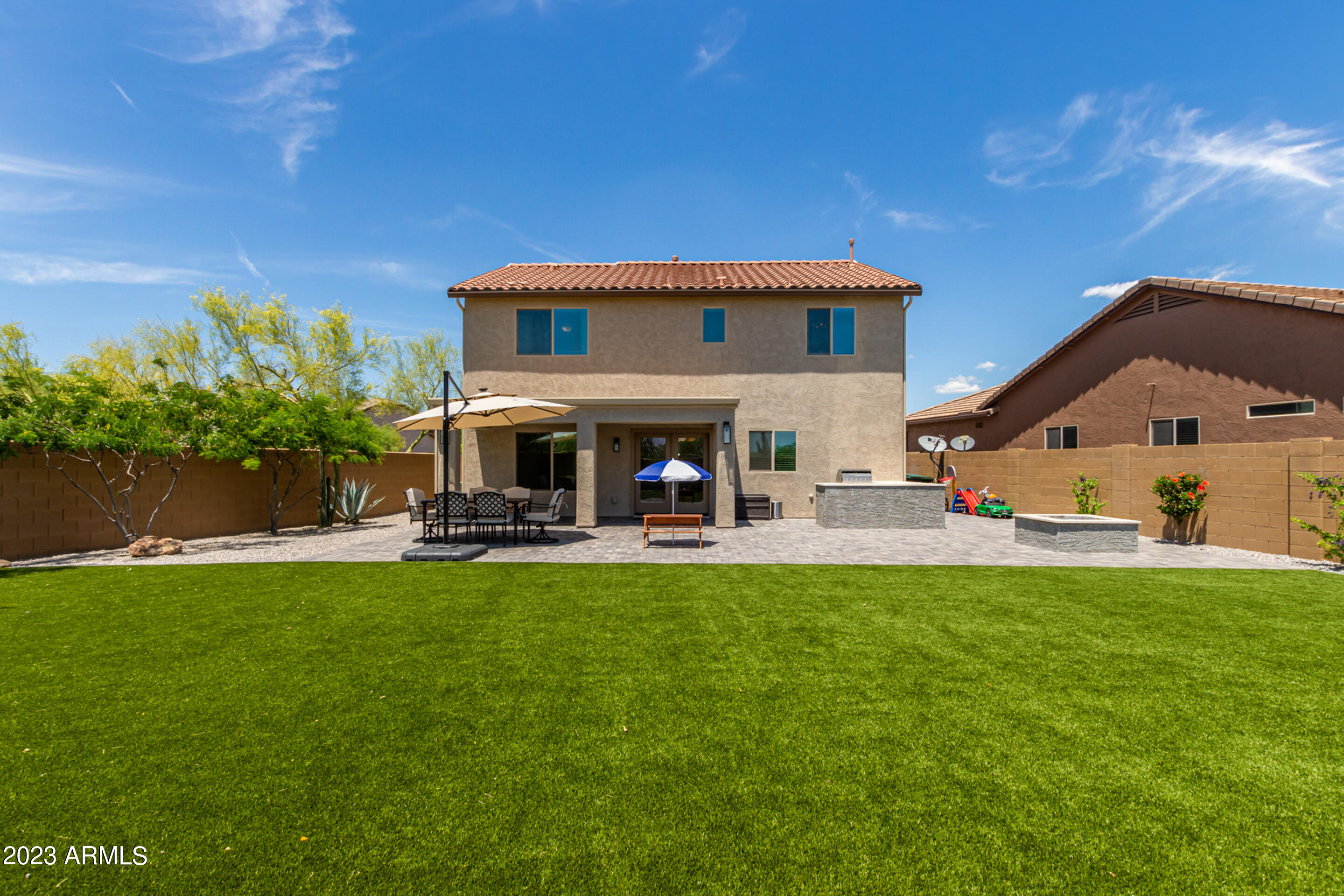 1735 W DESPERADO Way