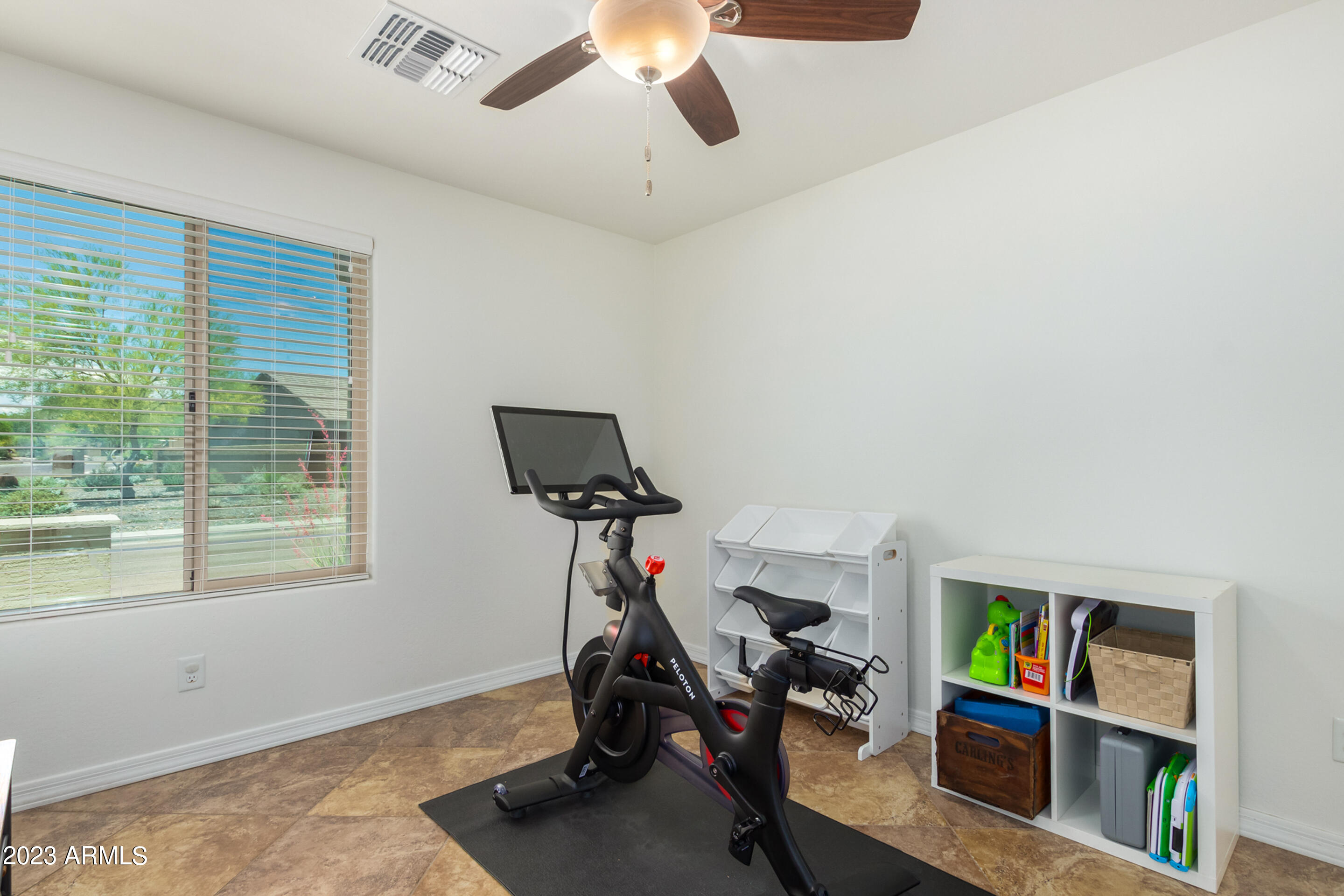 1735 W DESPERADO Way