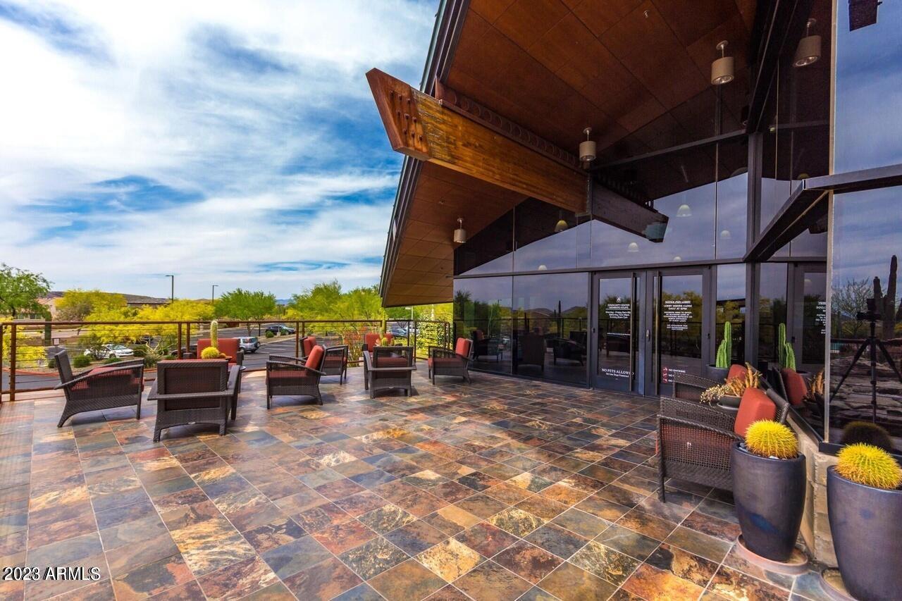 1735 W DESPERADO Way