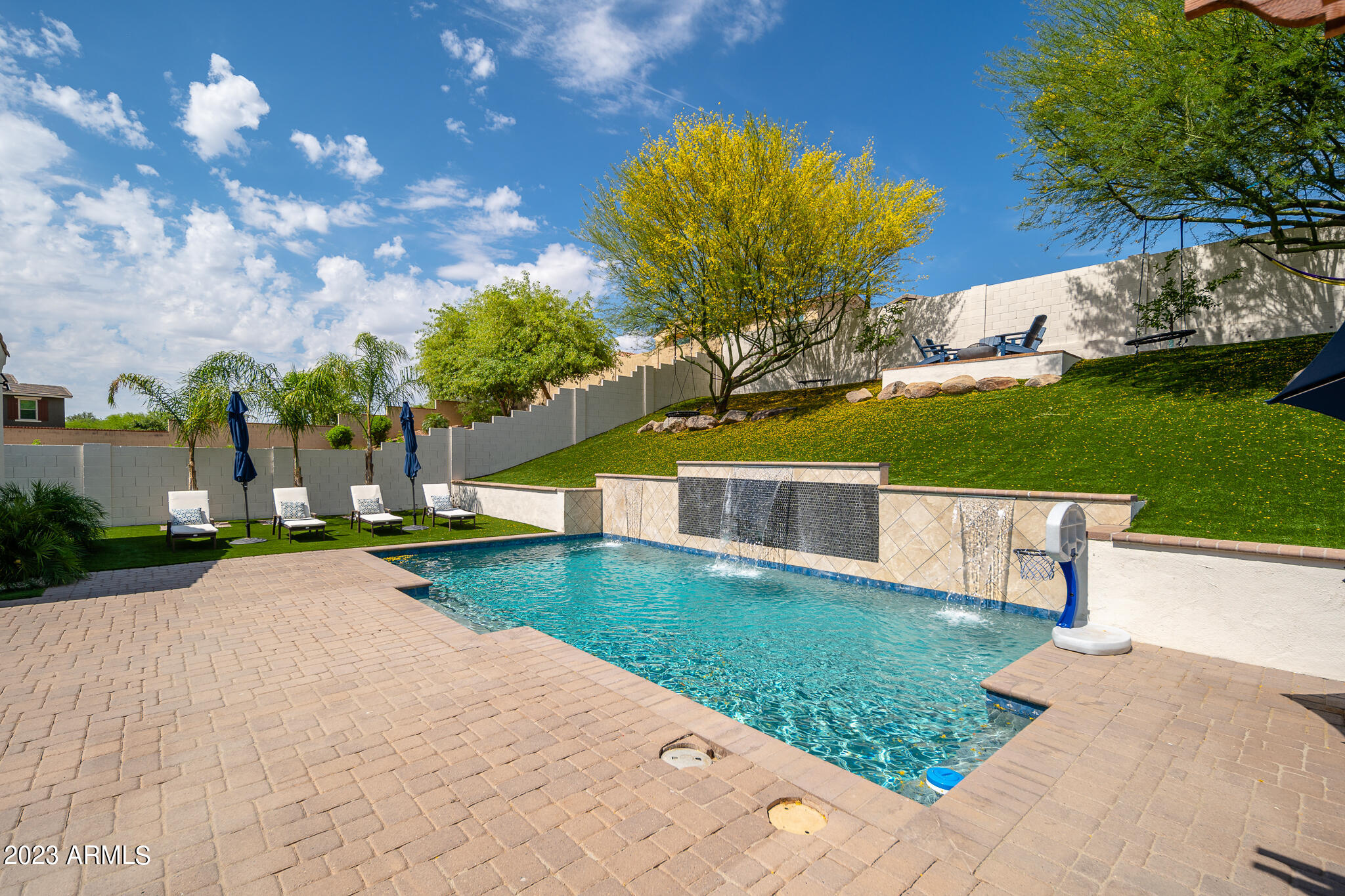 4446 N GOLF Drive