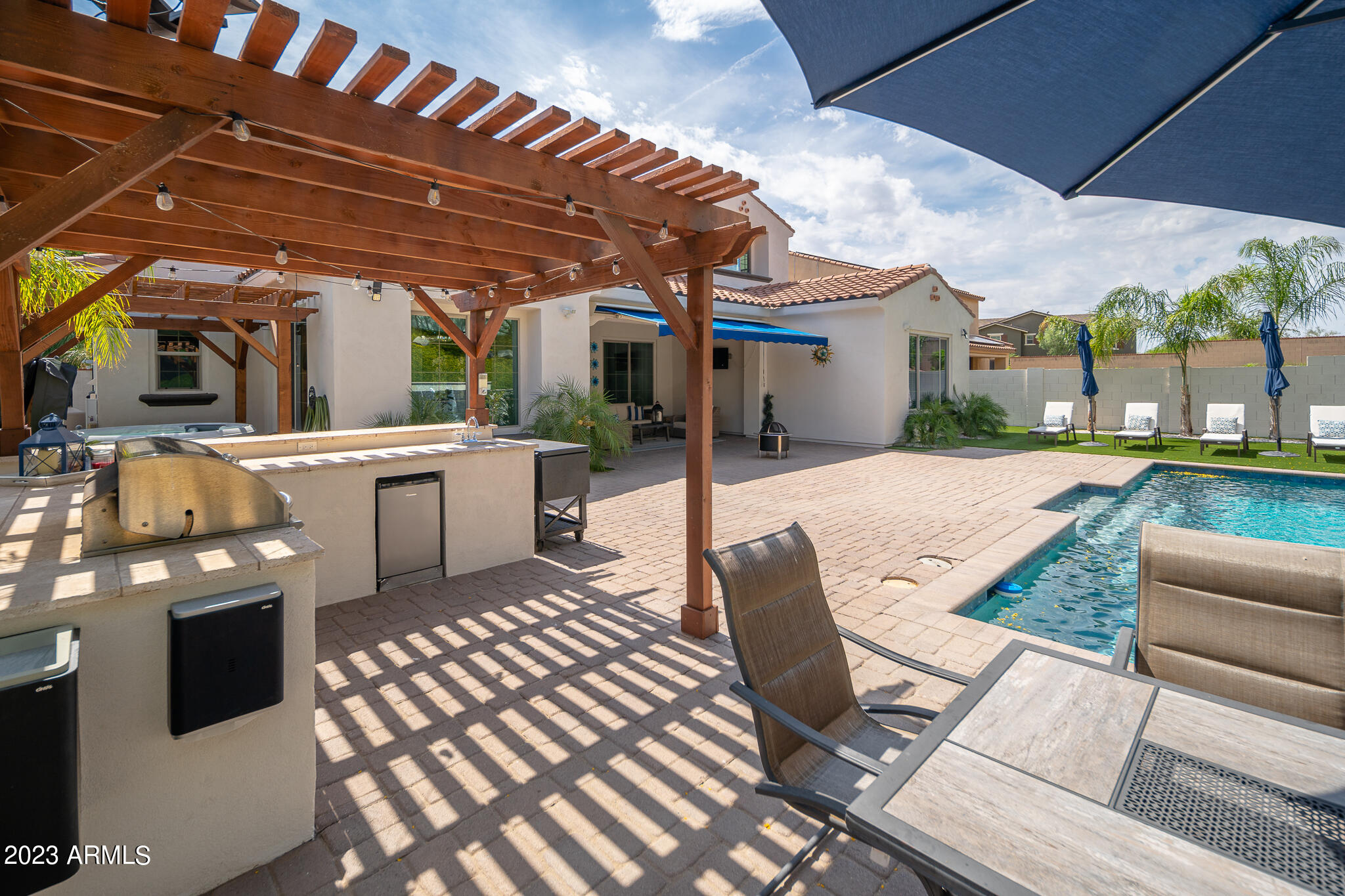 4446 N GOLF Drive