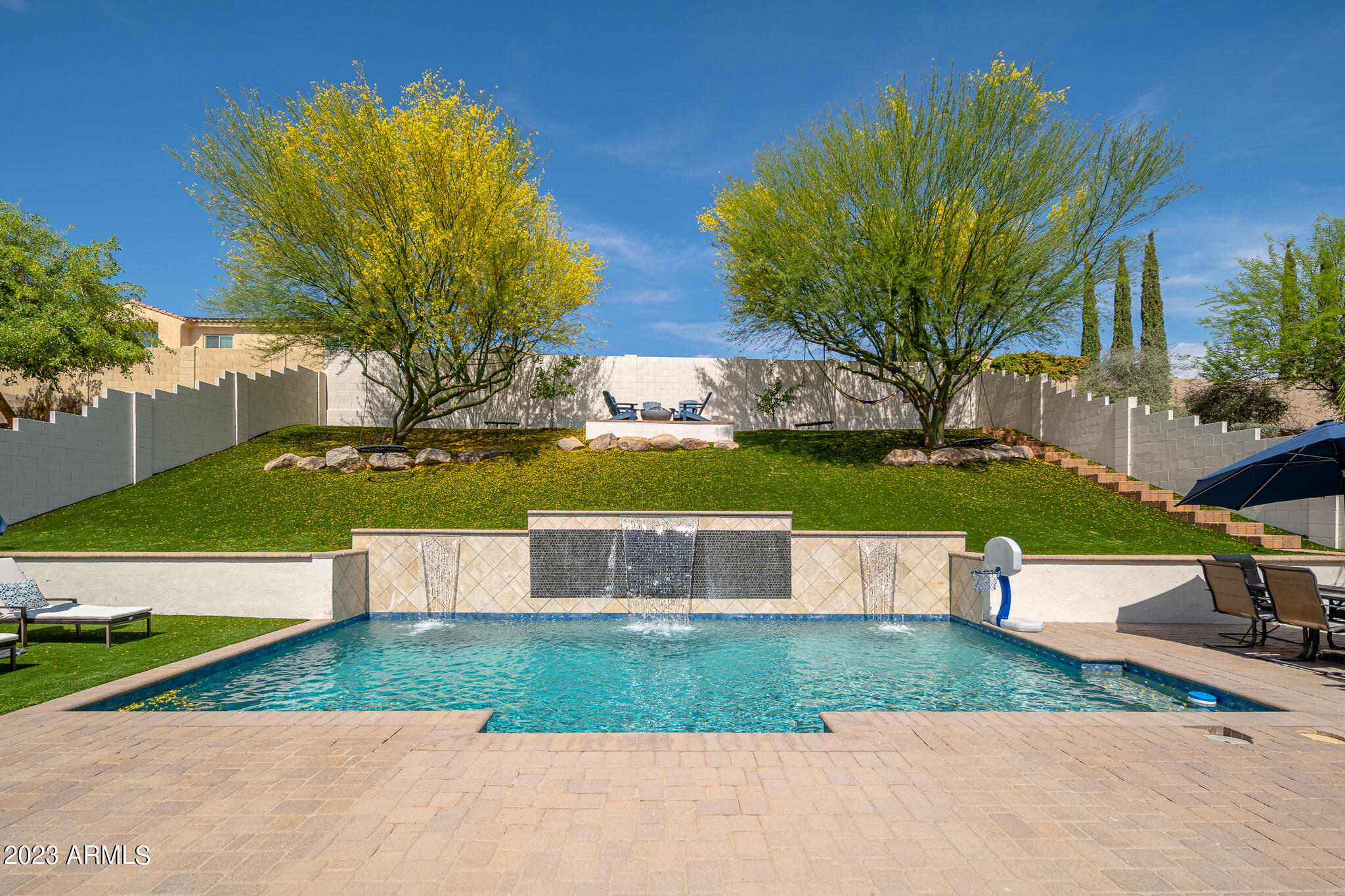 4446 N GOLF Drive