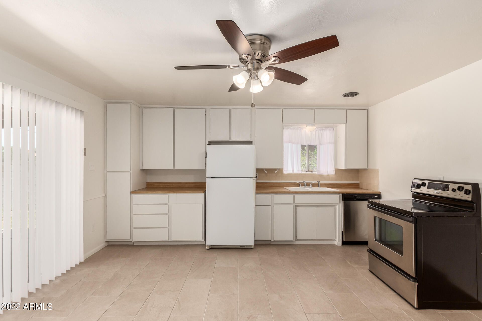 1407 E EL CAMINO Drive