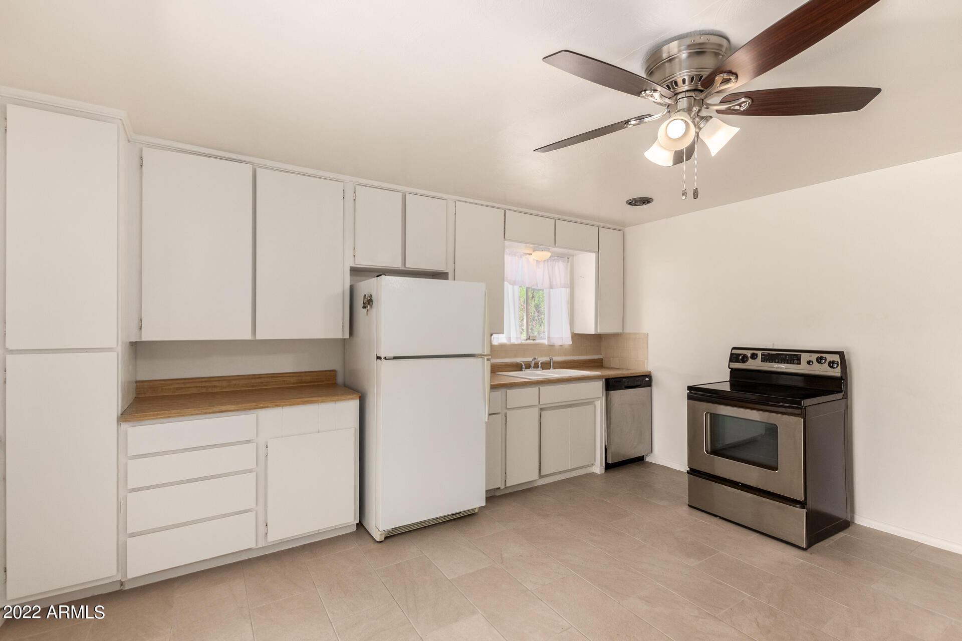 1407 E EL CAMINO Drive