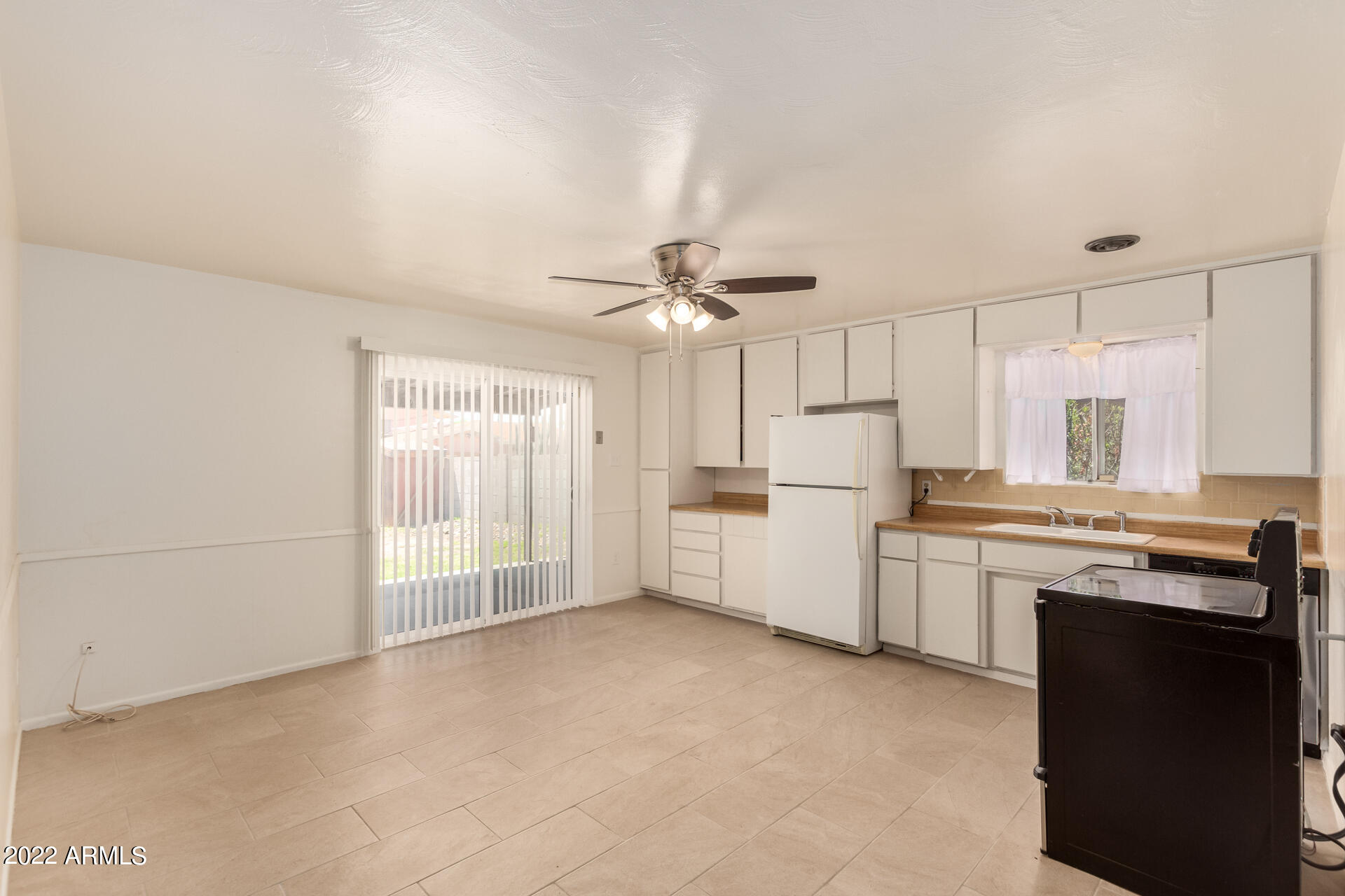1407 E EL CAMINO Drive