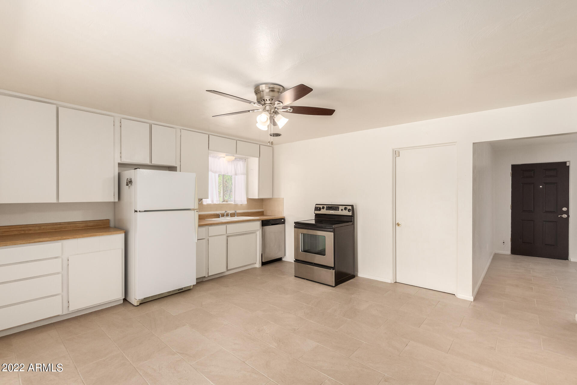 1407 E EL CAMINO Drive