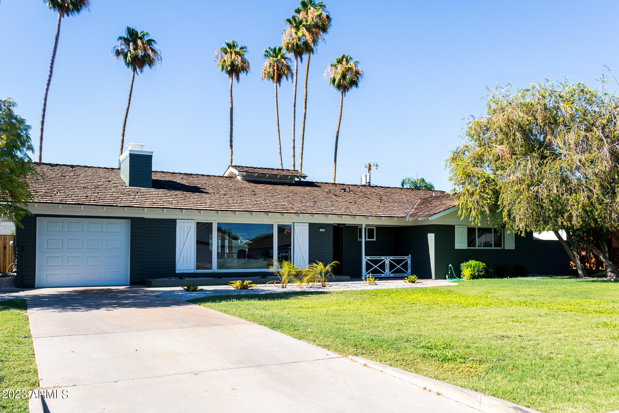 744 E HAYWARD Avenue