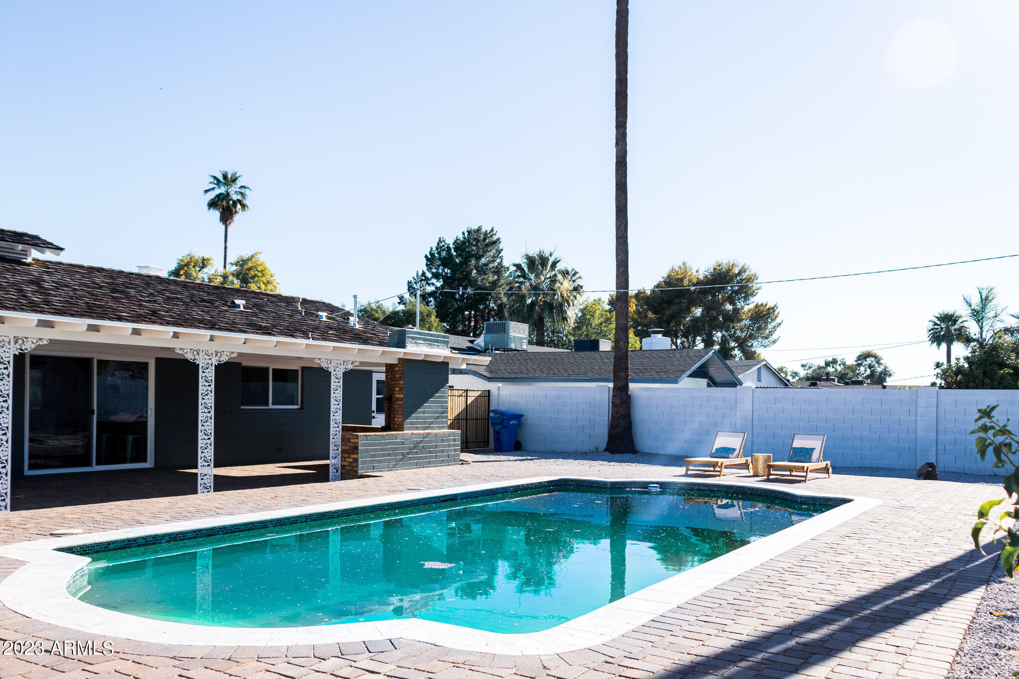744 E HAYWARD Avenue