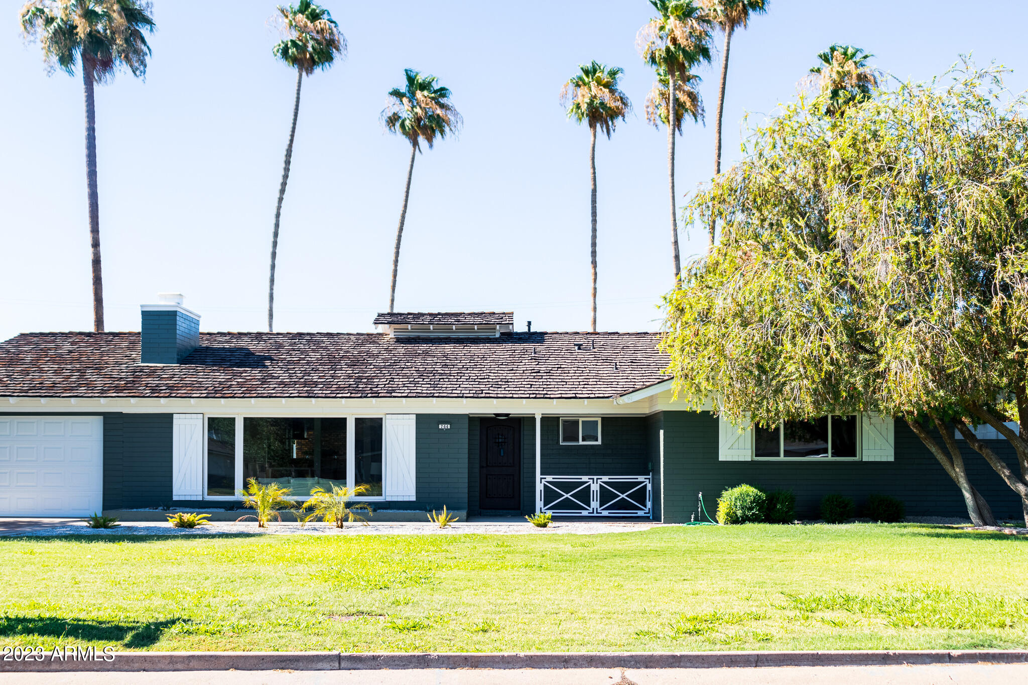 744 E HAYWARD Avenue