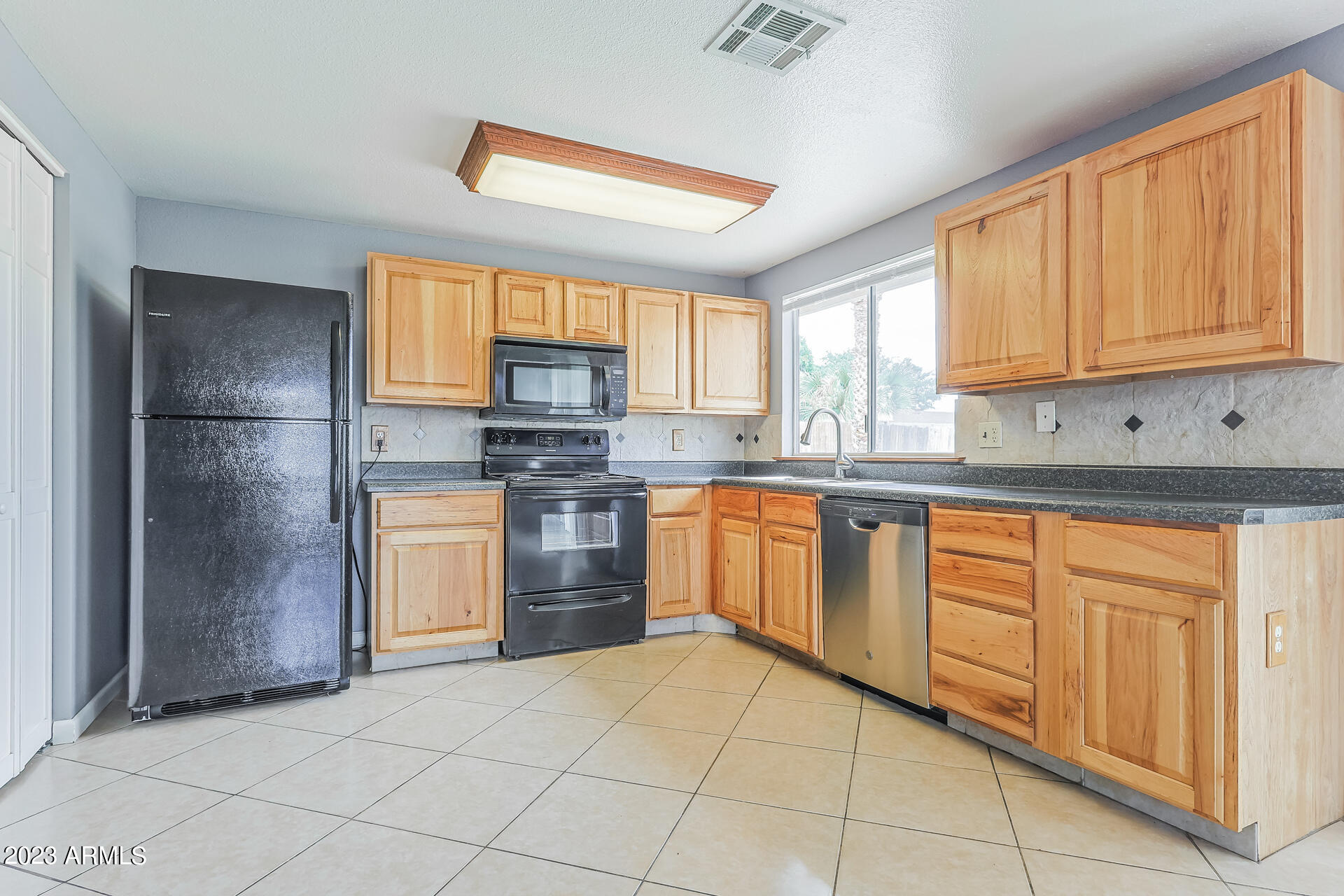 1522 W EL MONTE Place