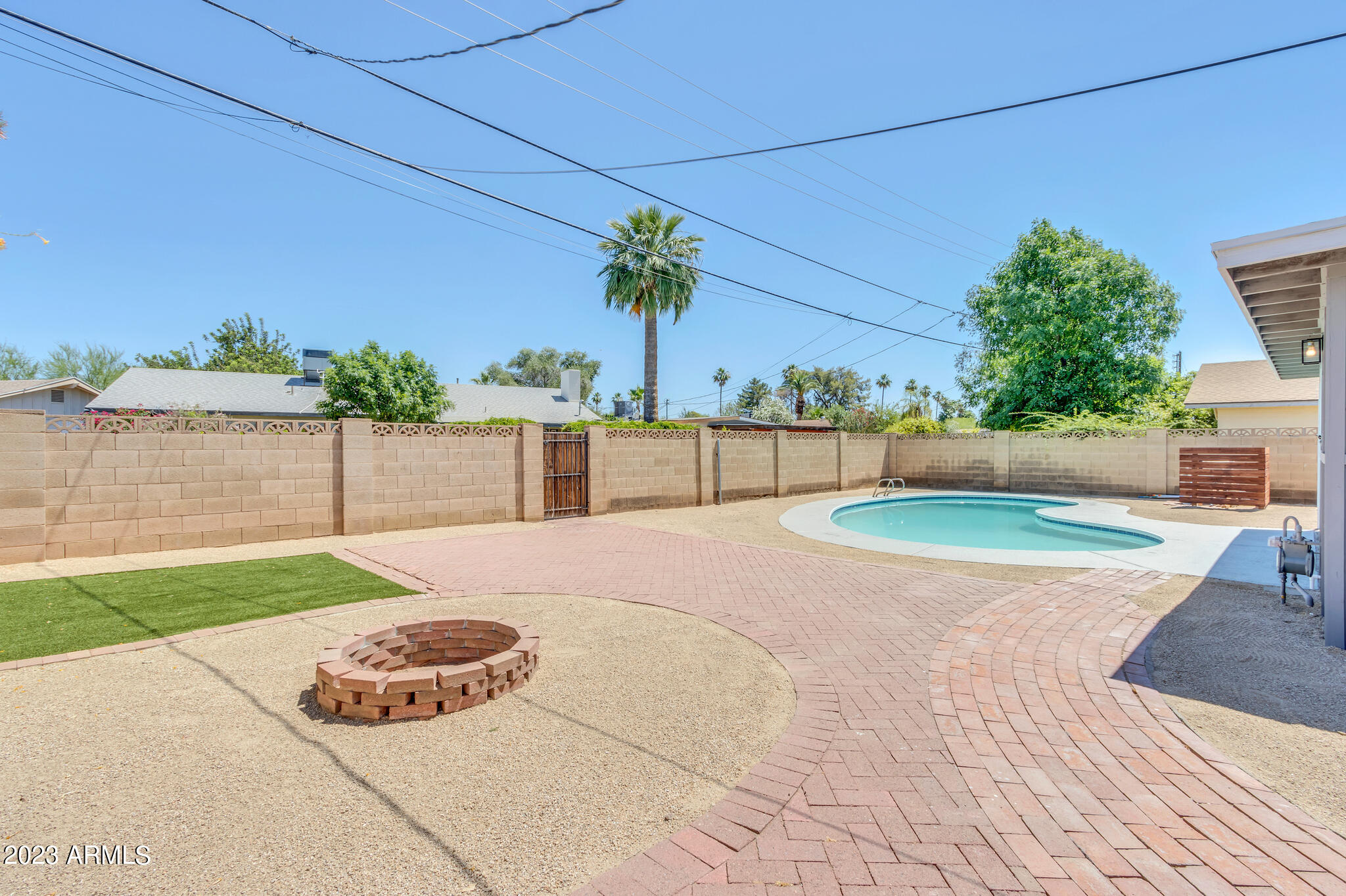 1264 E CAMPUS Drive