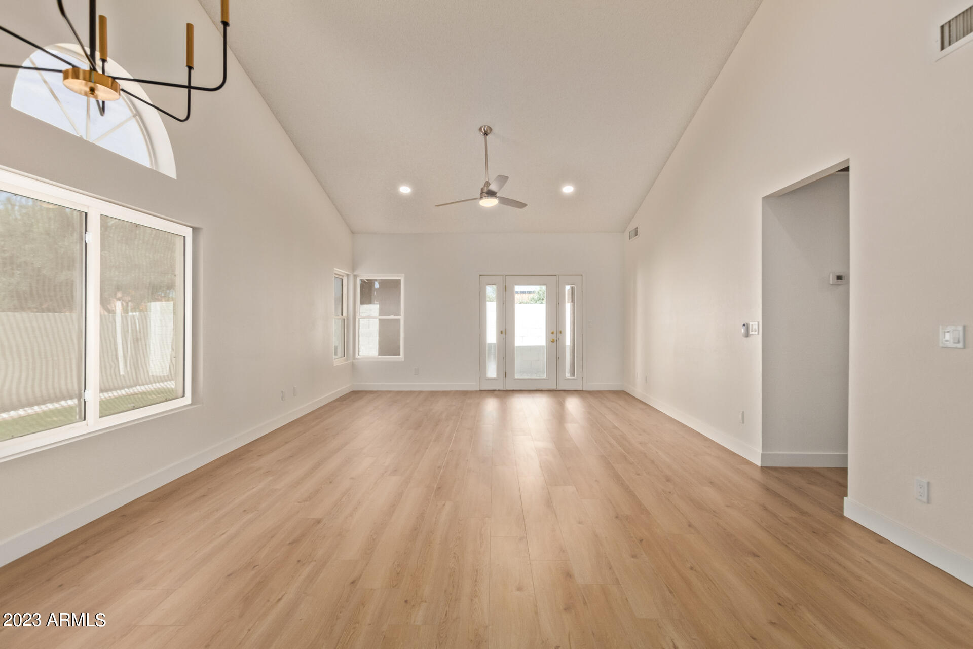 905 E ANNETTE Drive
