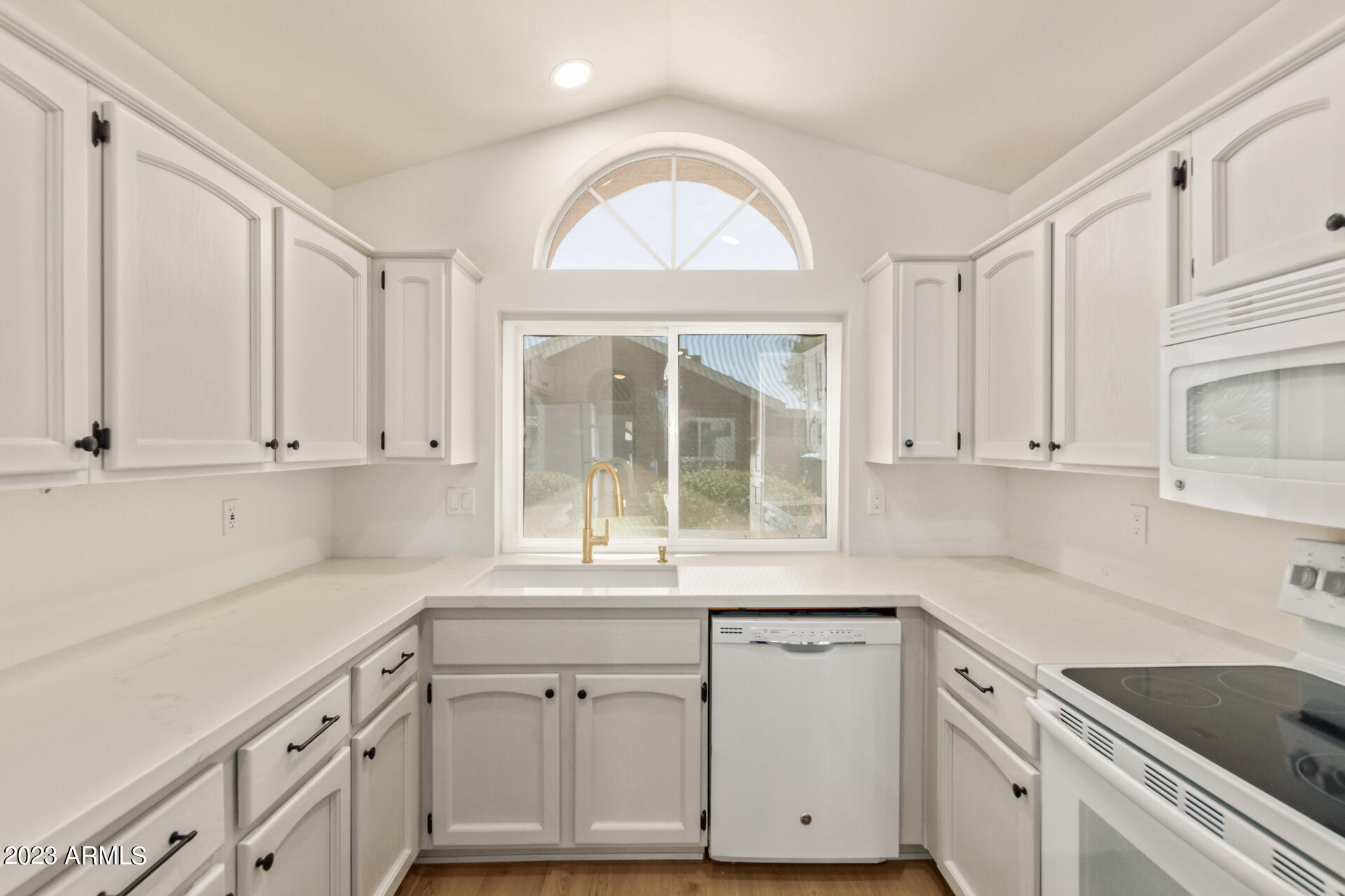 905 E ANNETTE Drive