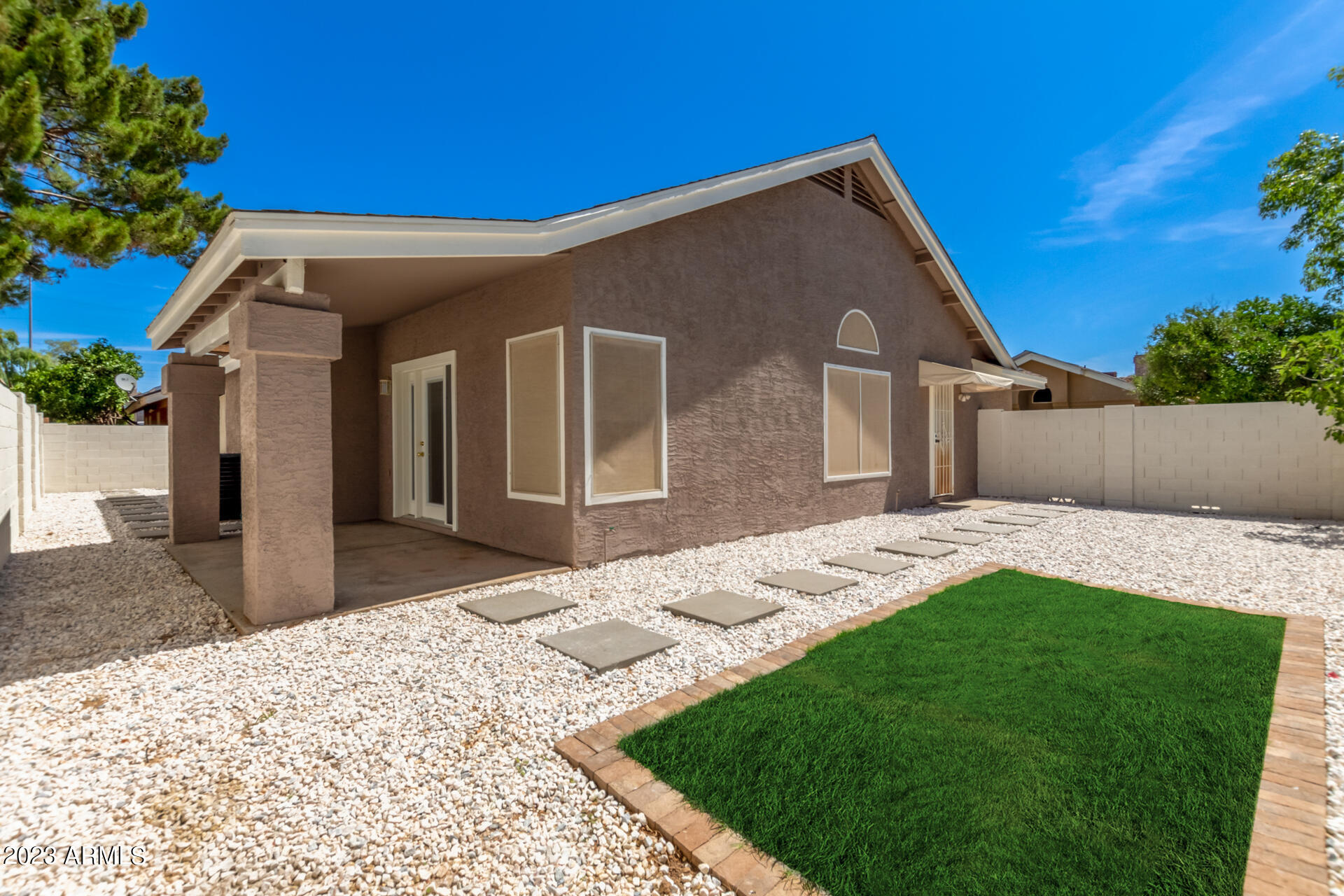 905 E ANNETTE Drive