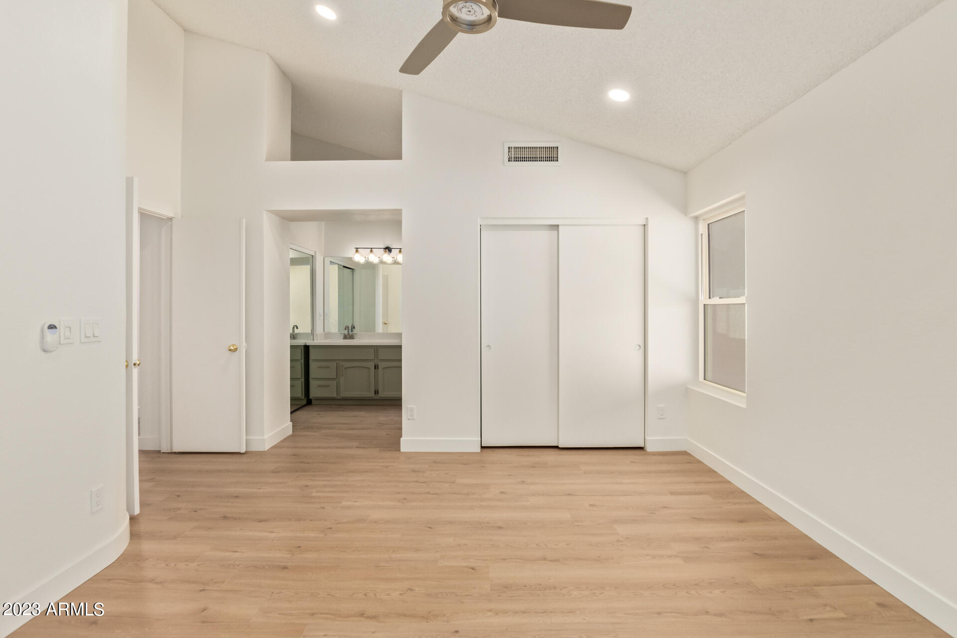 905 E ANNETTE Drive