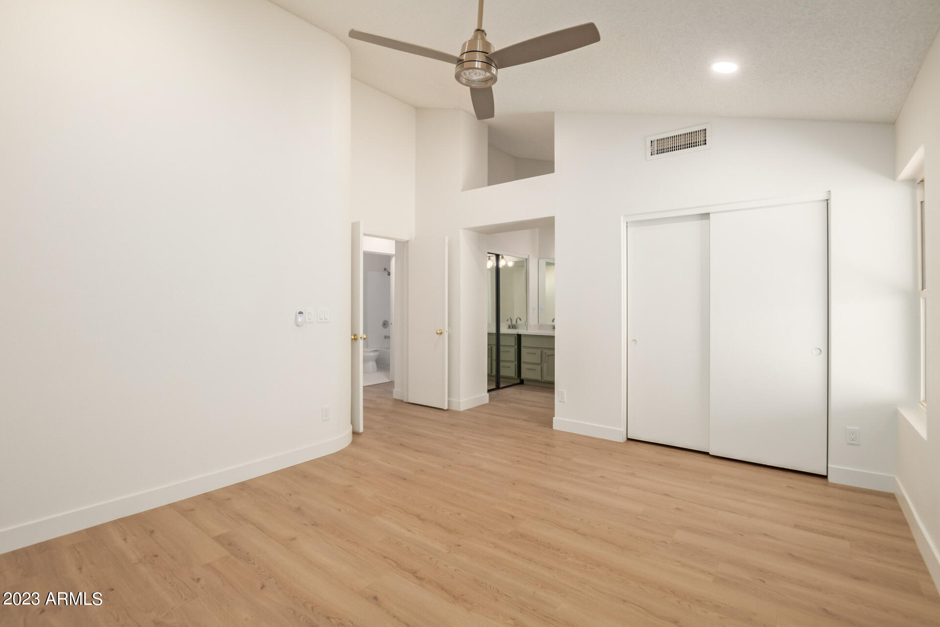 905 E ANNETTE Drive