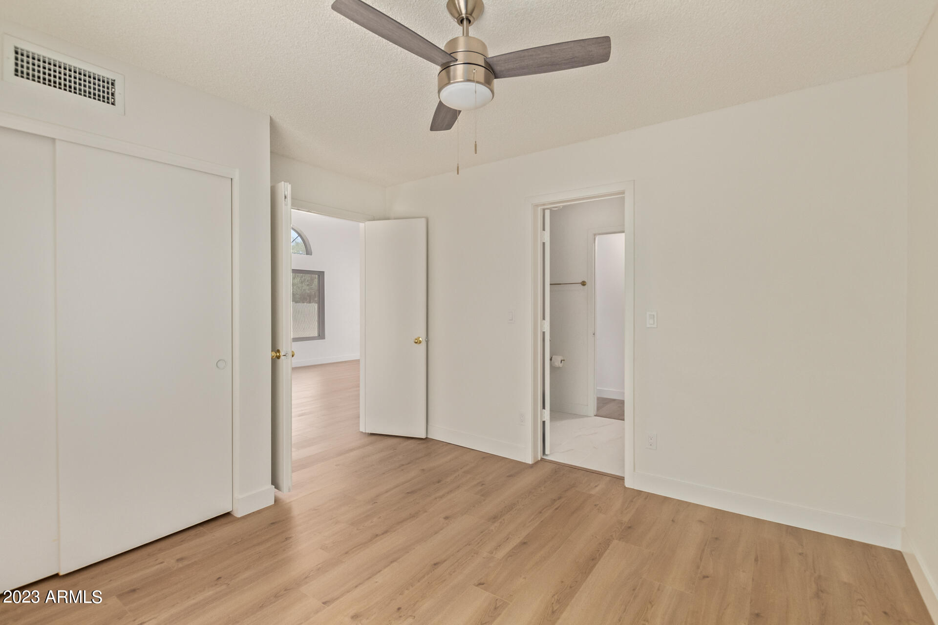 905 E ANNETTE Drive