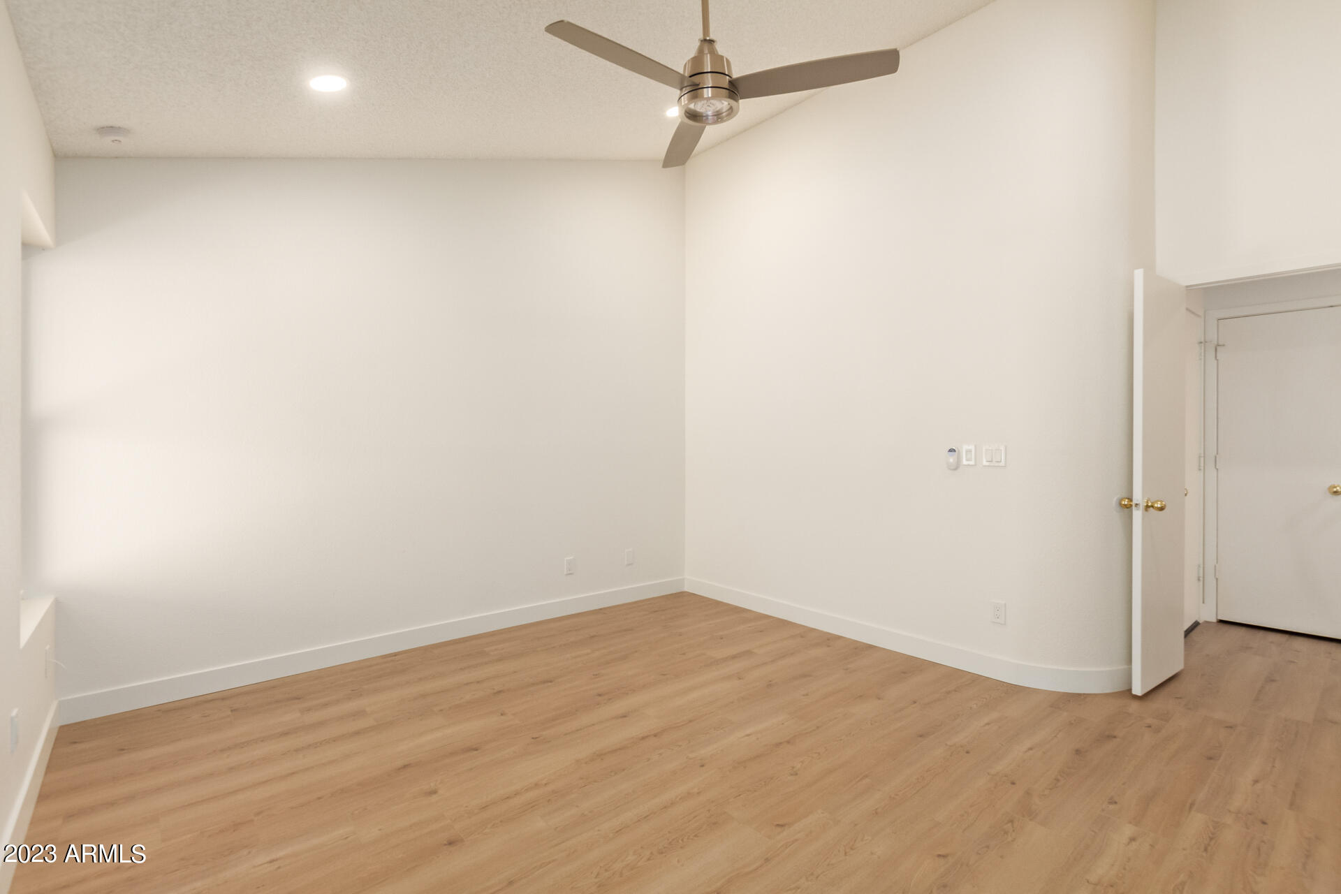 905 E ANNETTE Drive
