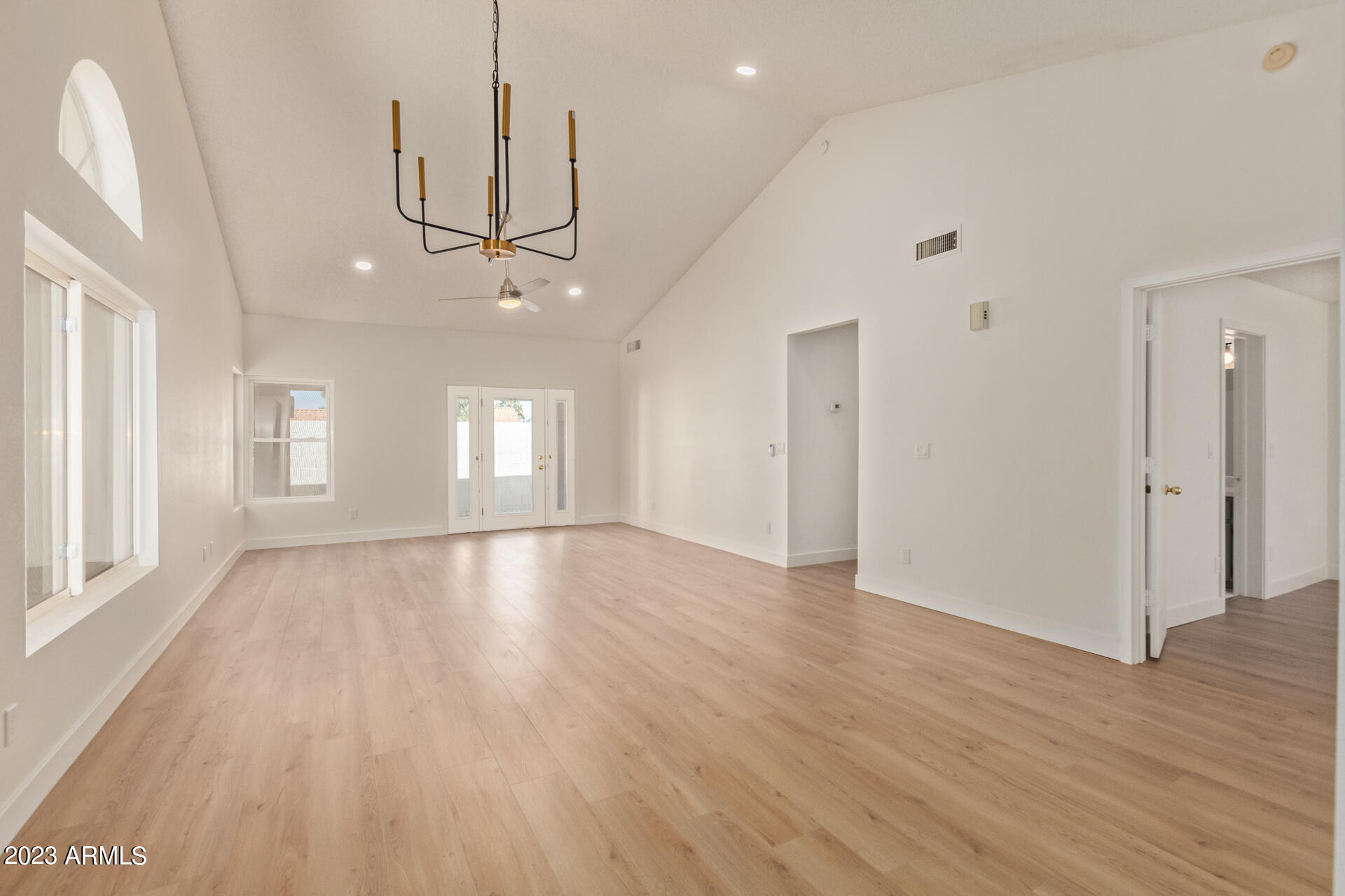 905 E ANNETTE Drive