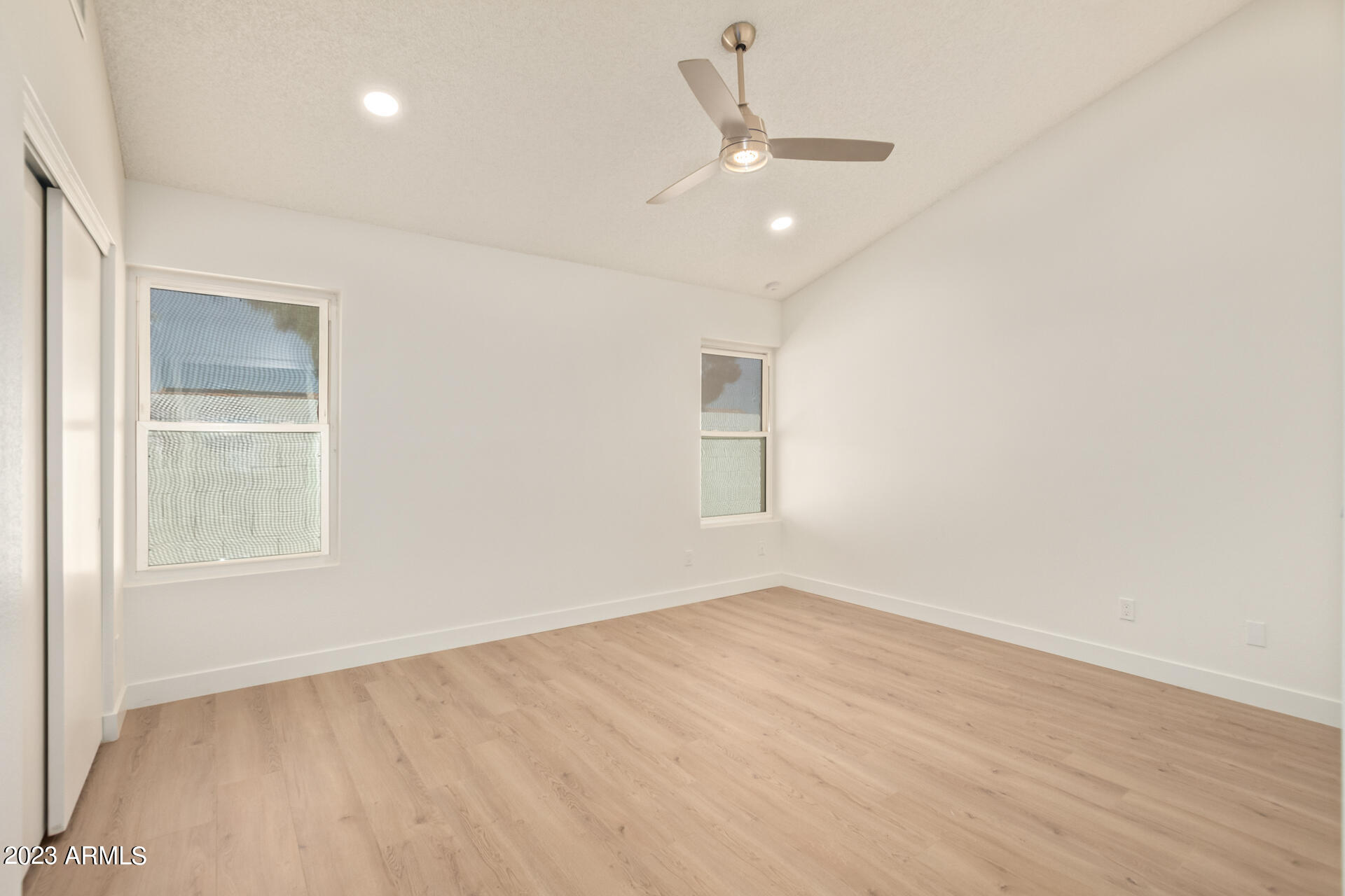 905 E ANNETTE Drive