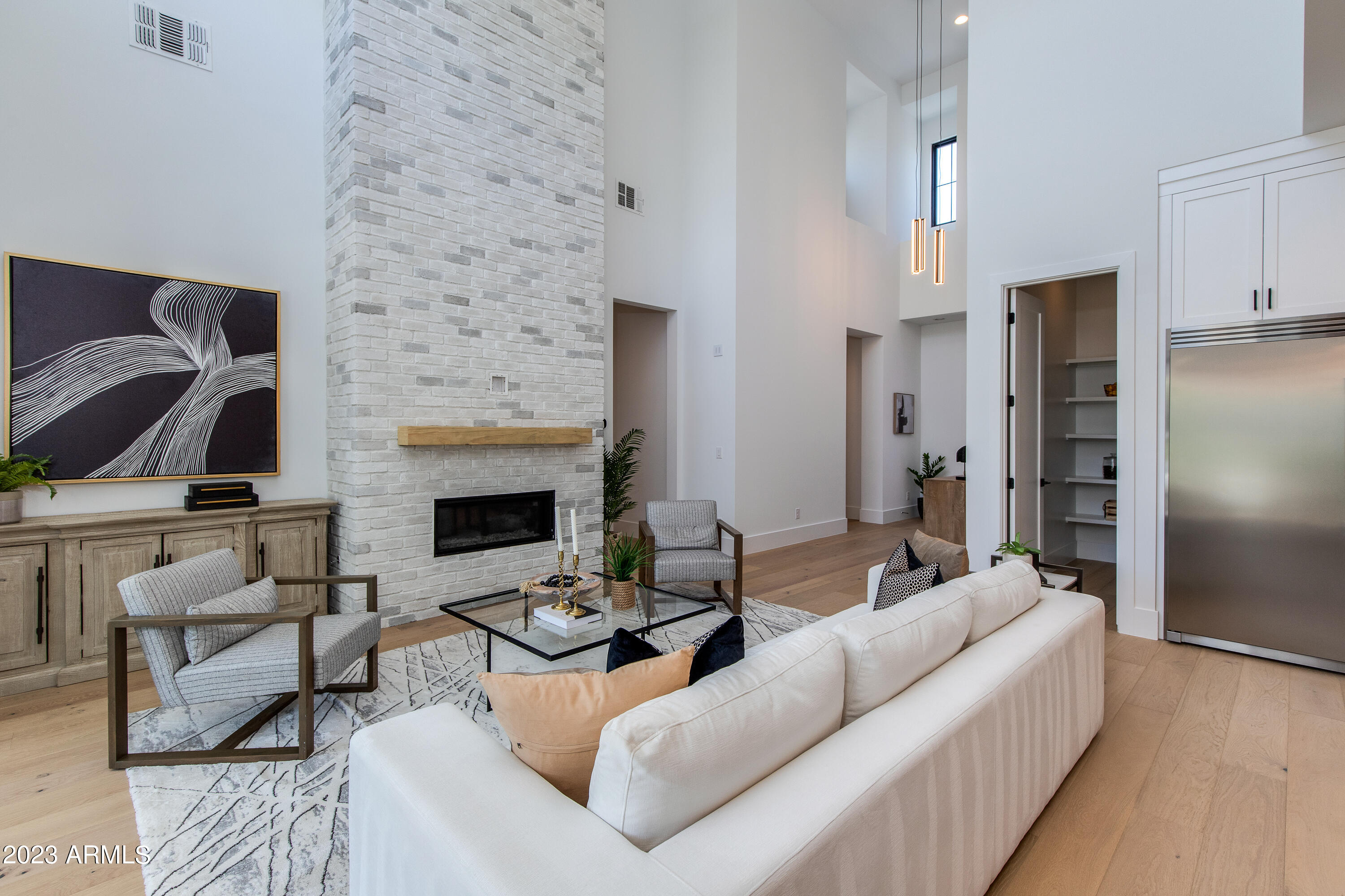4009 E DEVONSHIRE Avenue