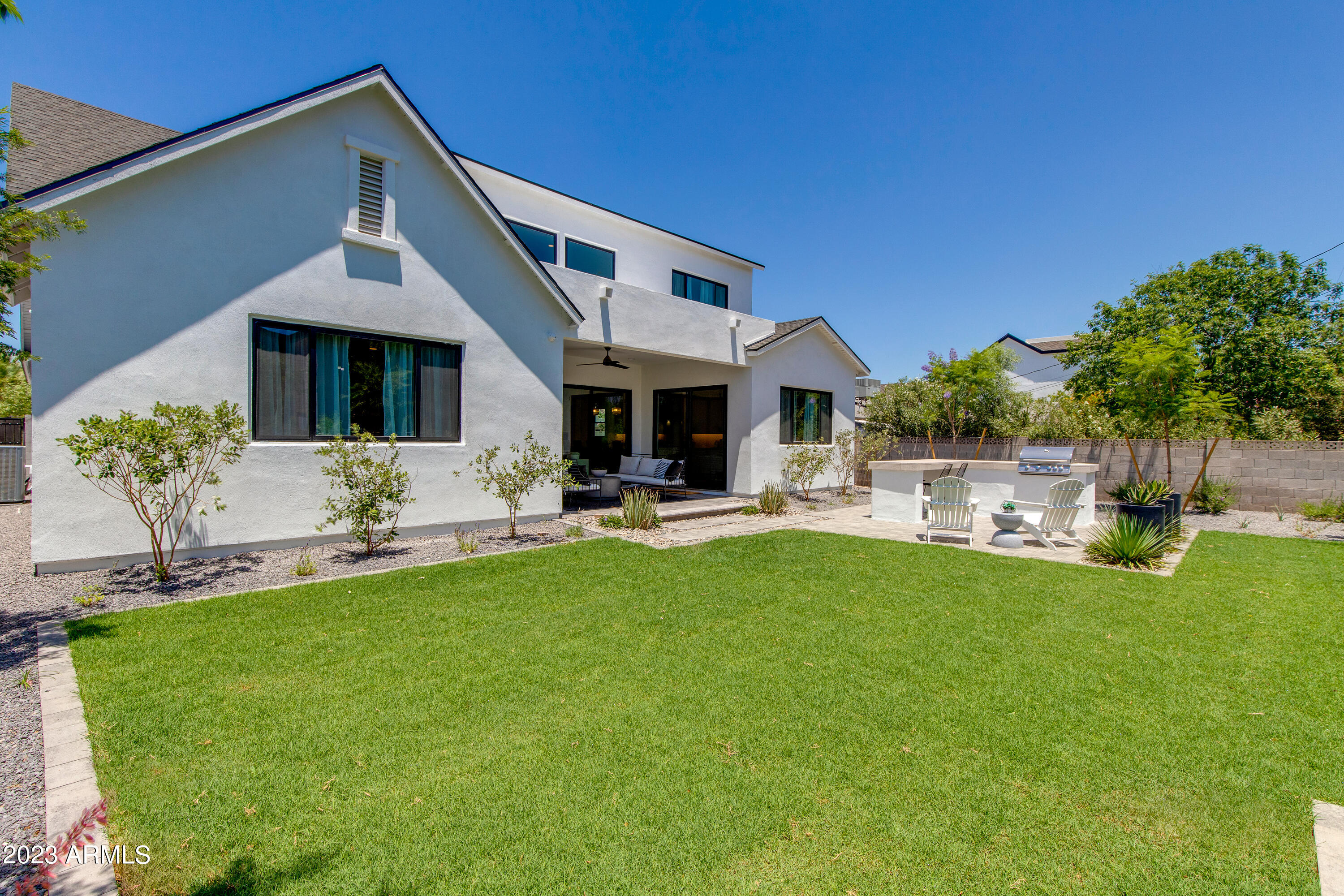 4009 E DEVONSHIRE Avenue