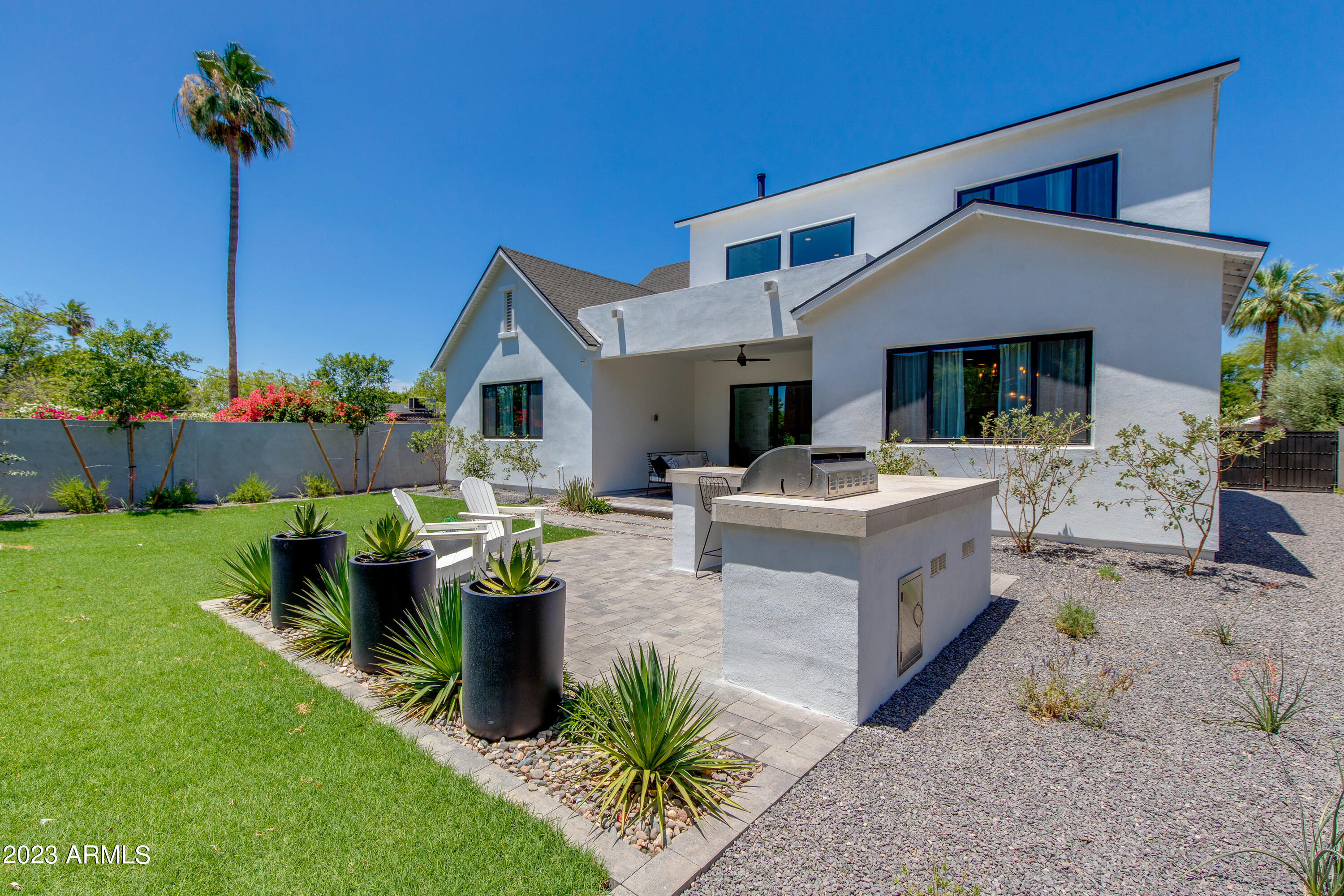 4009 E DEVONSHIRE Avenue