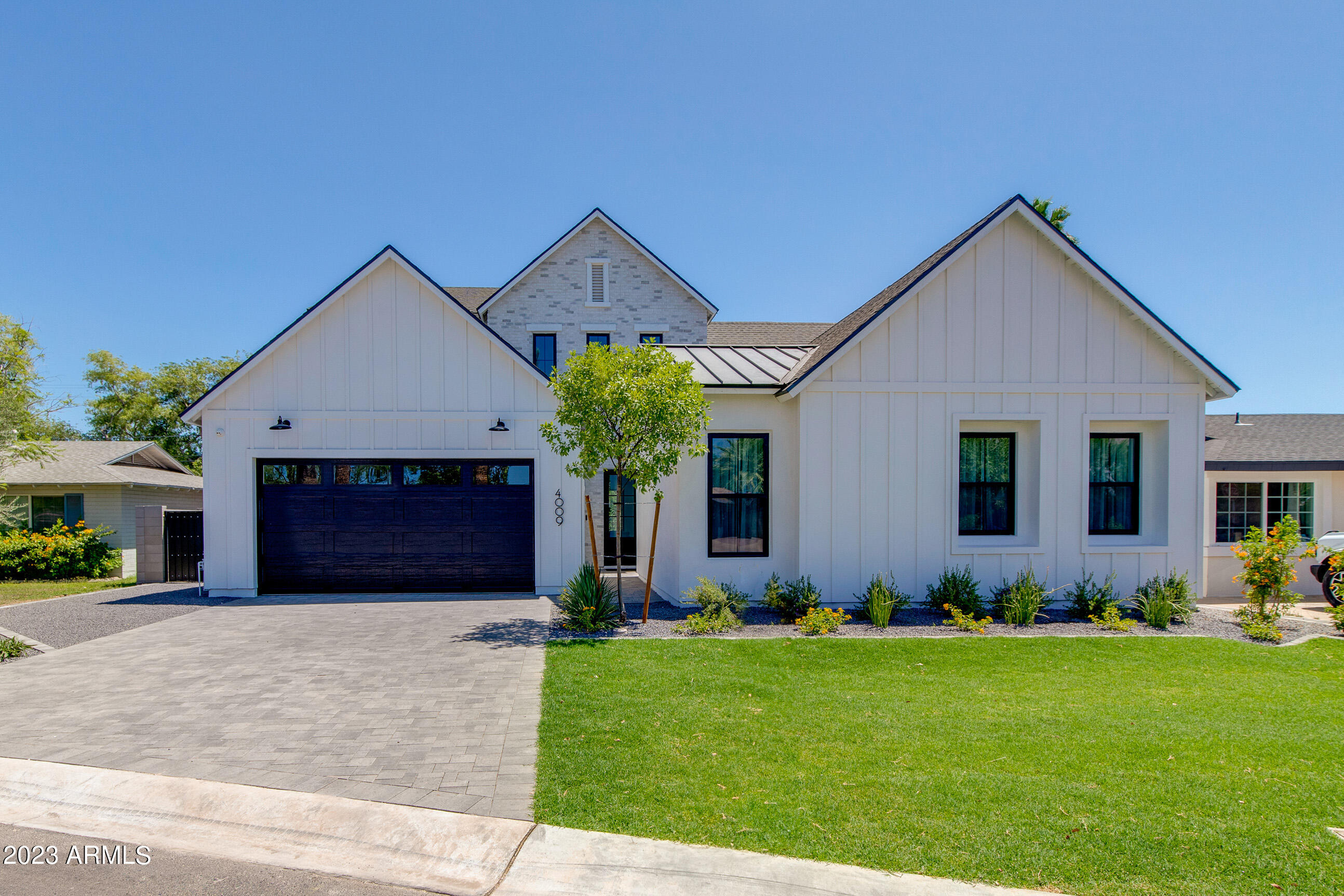 4009 E DEVONSHIRE Avenue