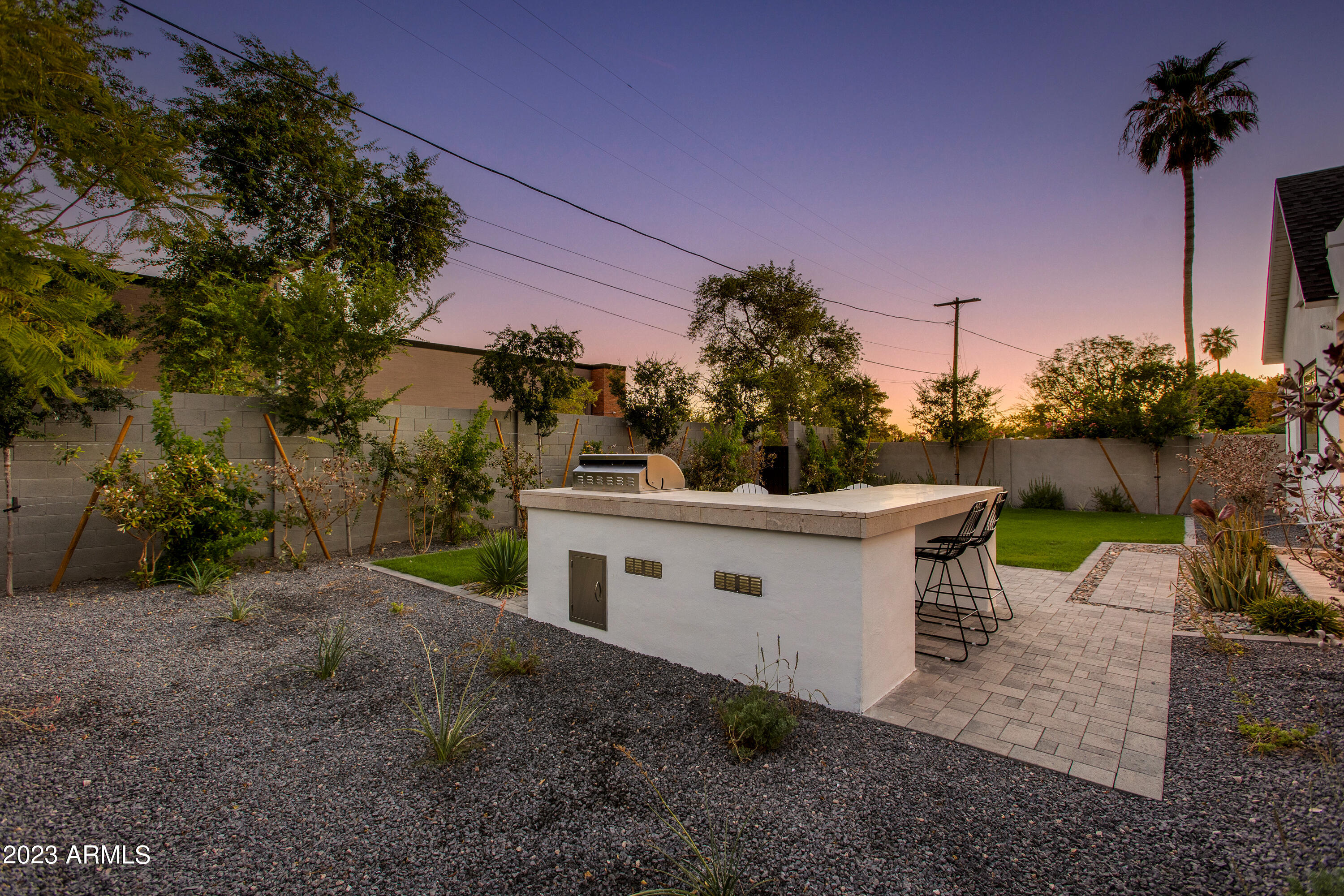 4009 E DEVONSHIRE Avenue