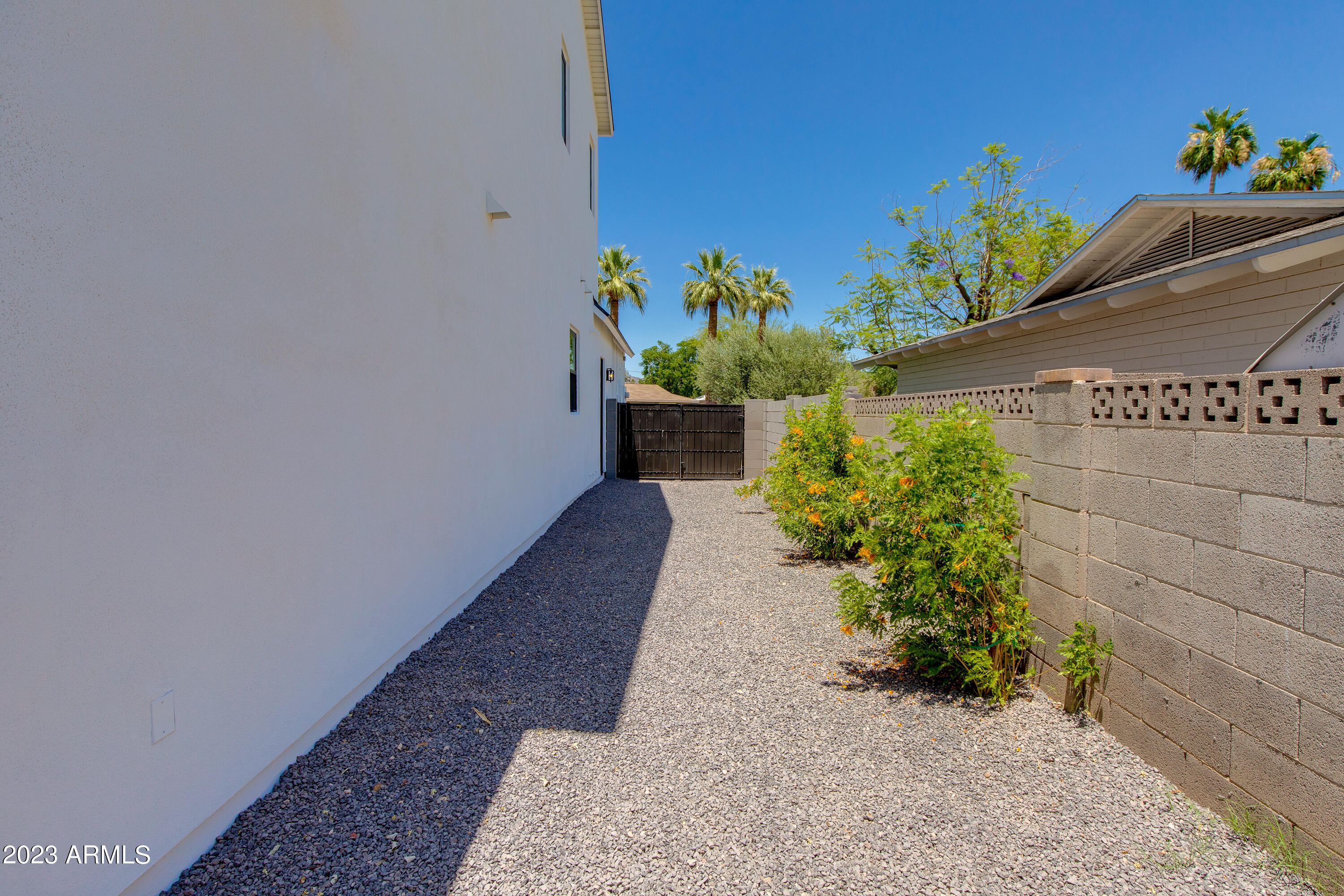 4009 E DEVONSHIRE Avenue