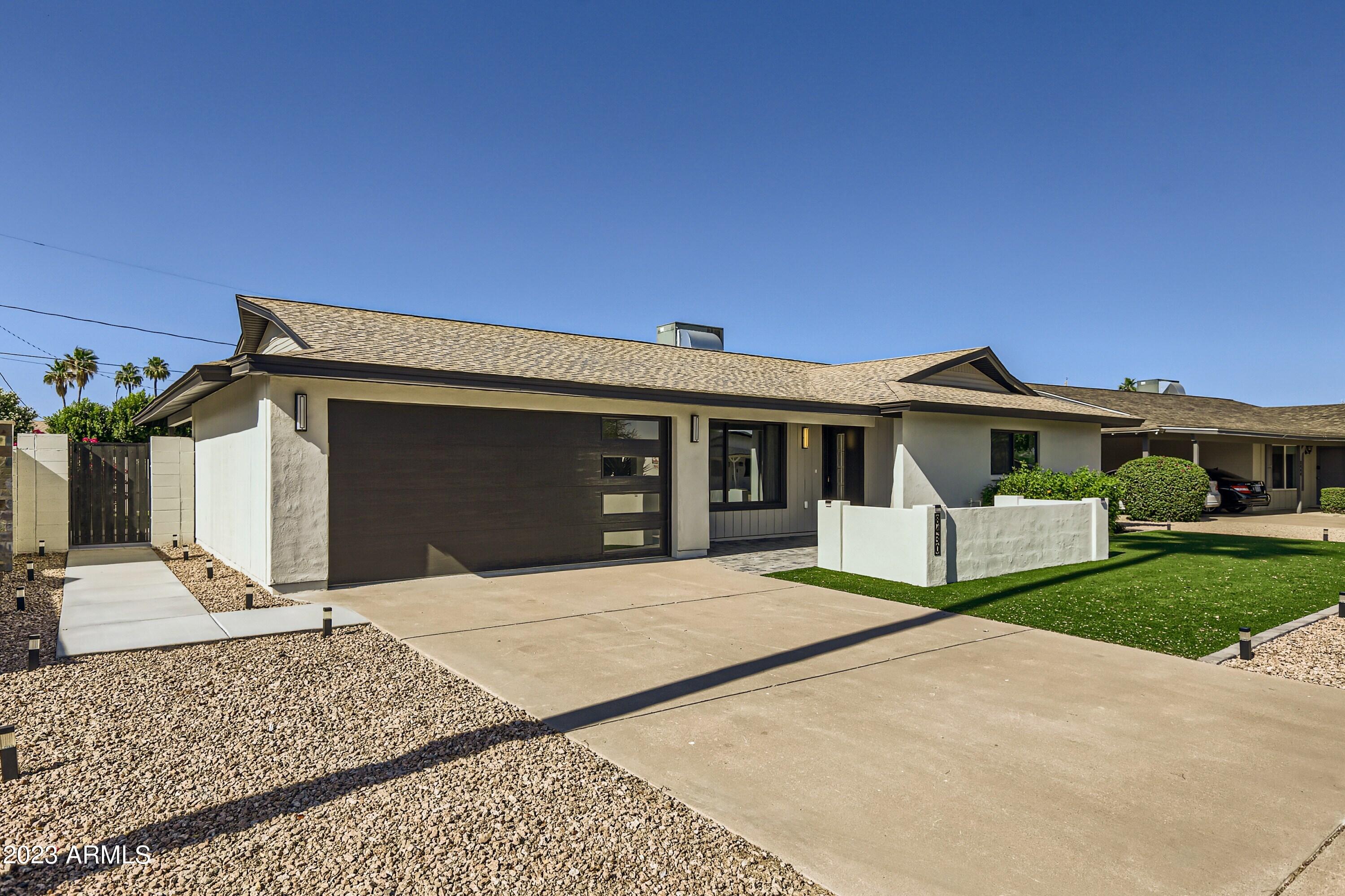 8430 E INDIANOLA Avenue