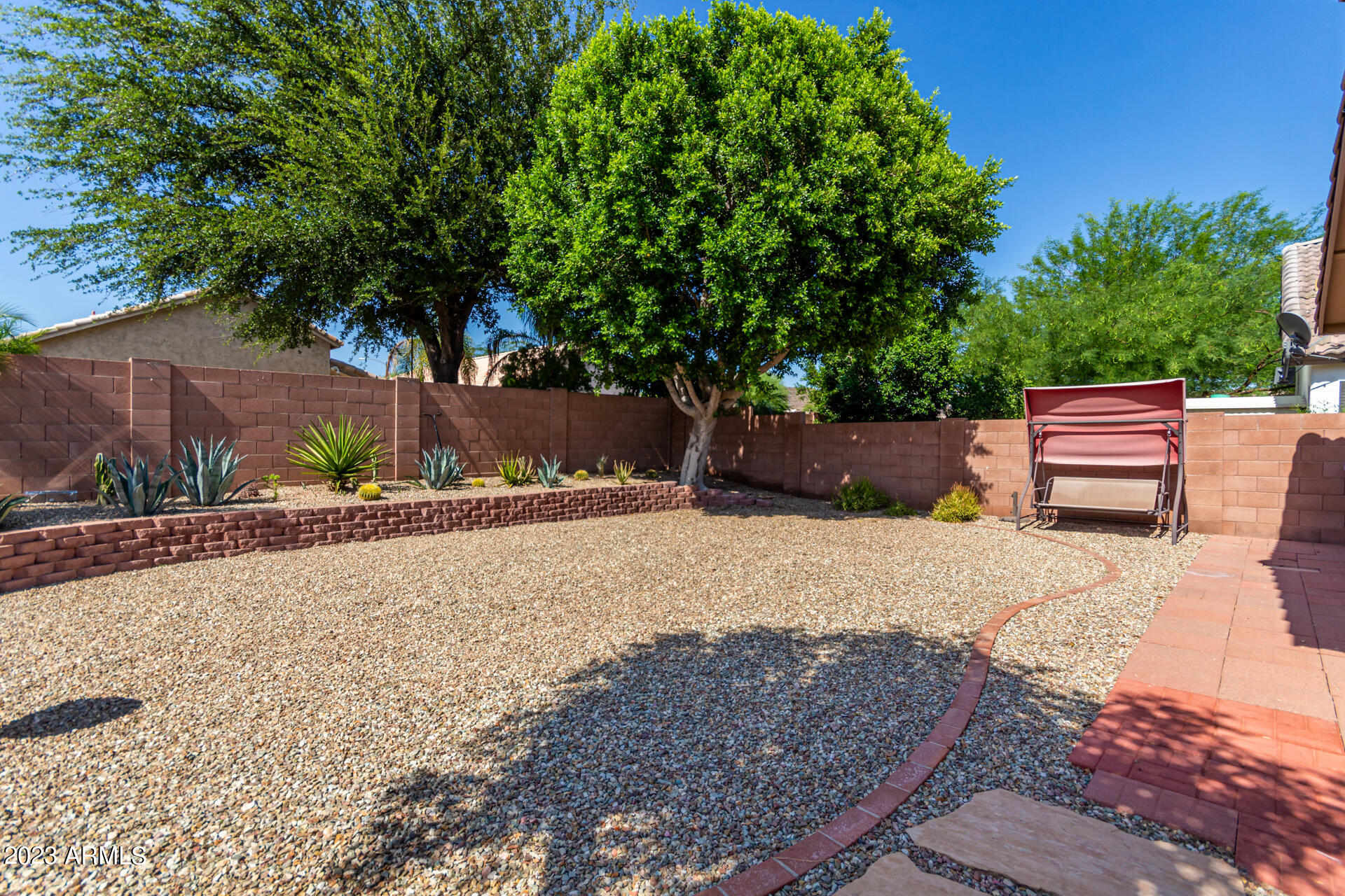 928 E Pontiac Drive