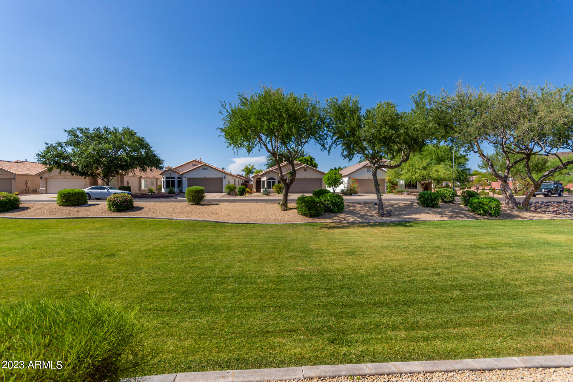 928 E Pontiac Drive