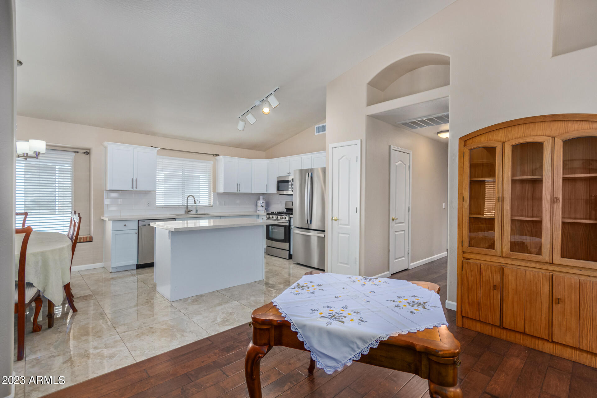 928 E Pontiac Drive